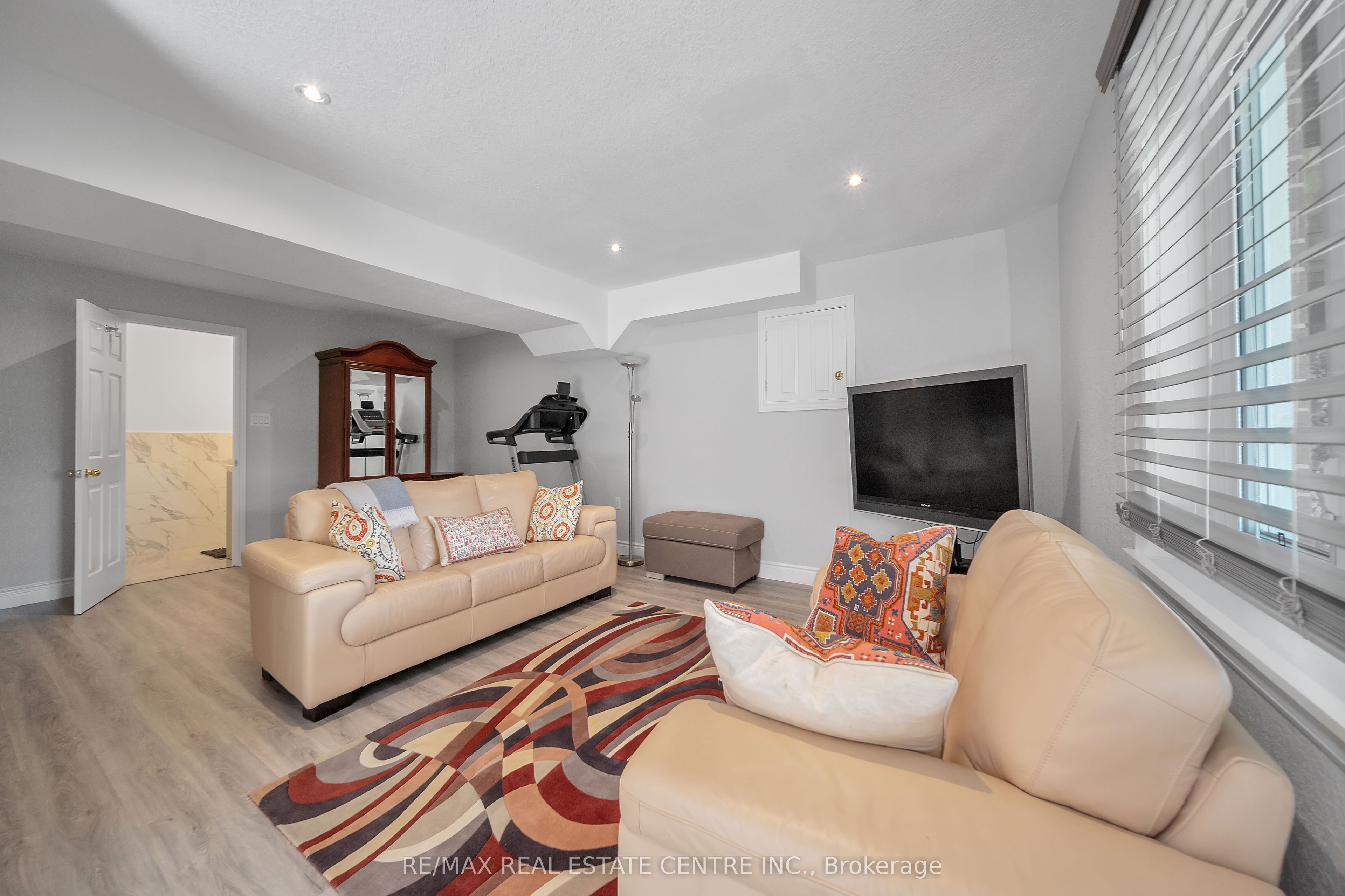 8438 9 Line Property Photo 27