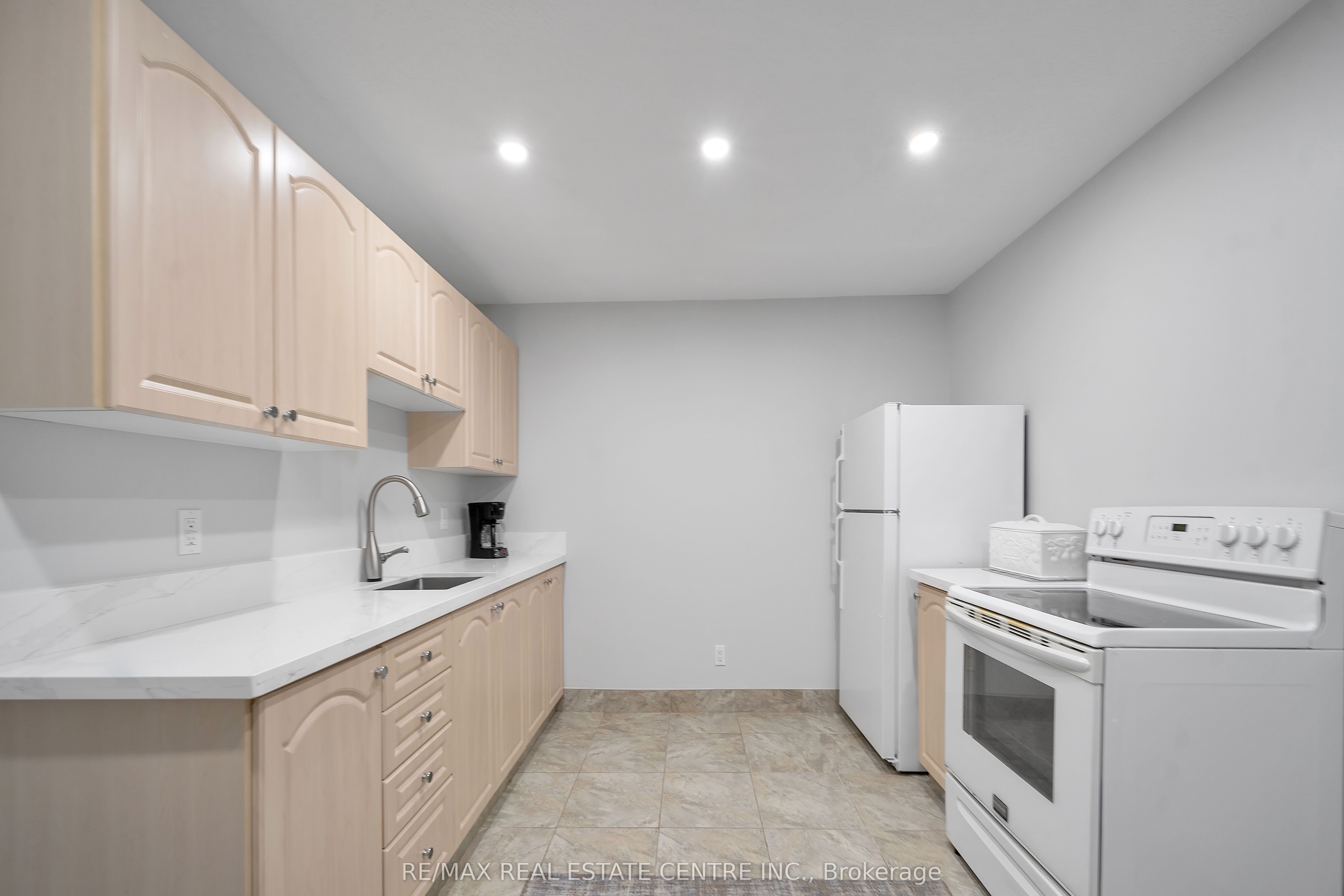 8438 9 Line Property Photo 28