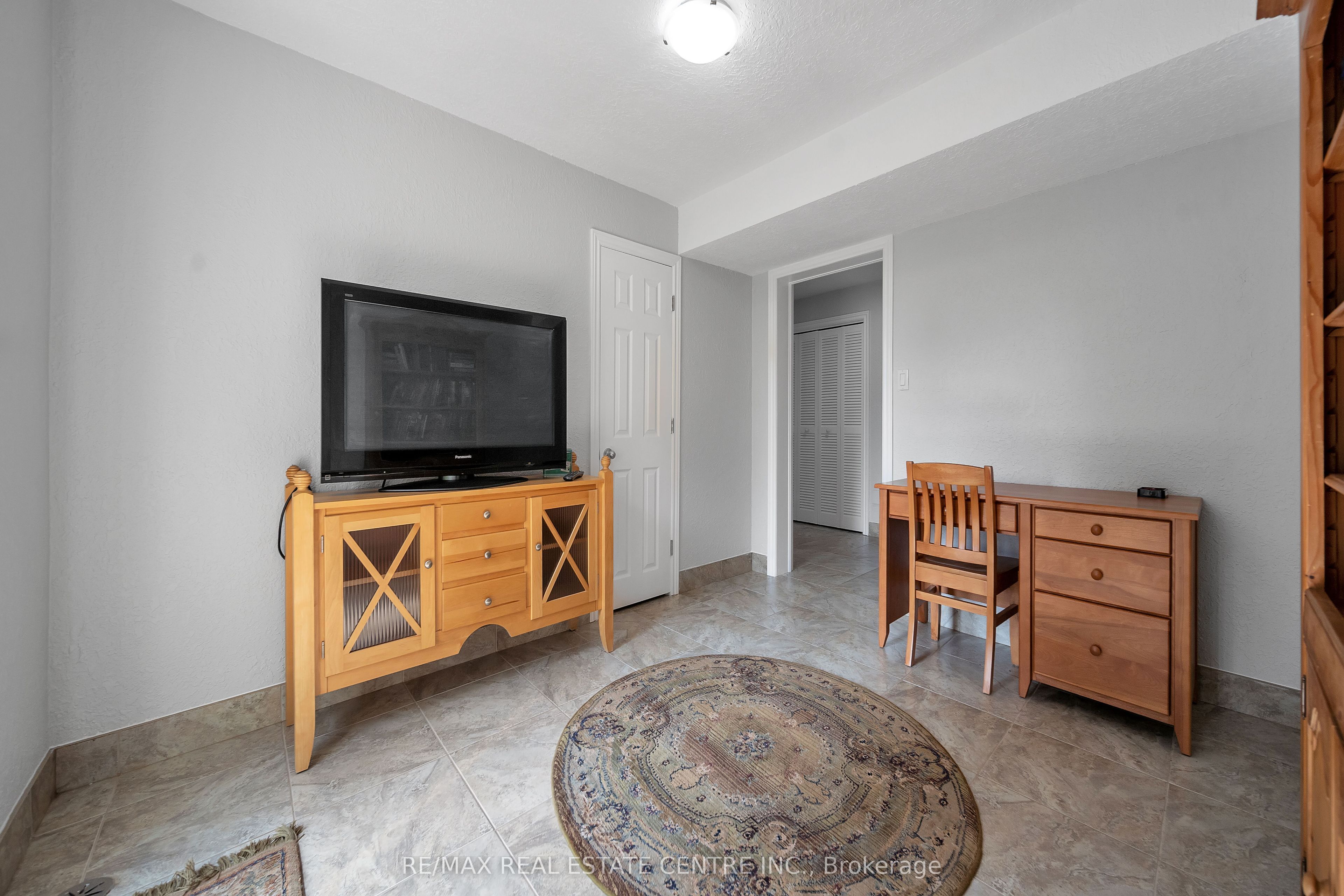 8438 9 Line Property Photo 30