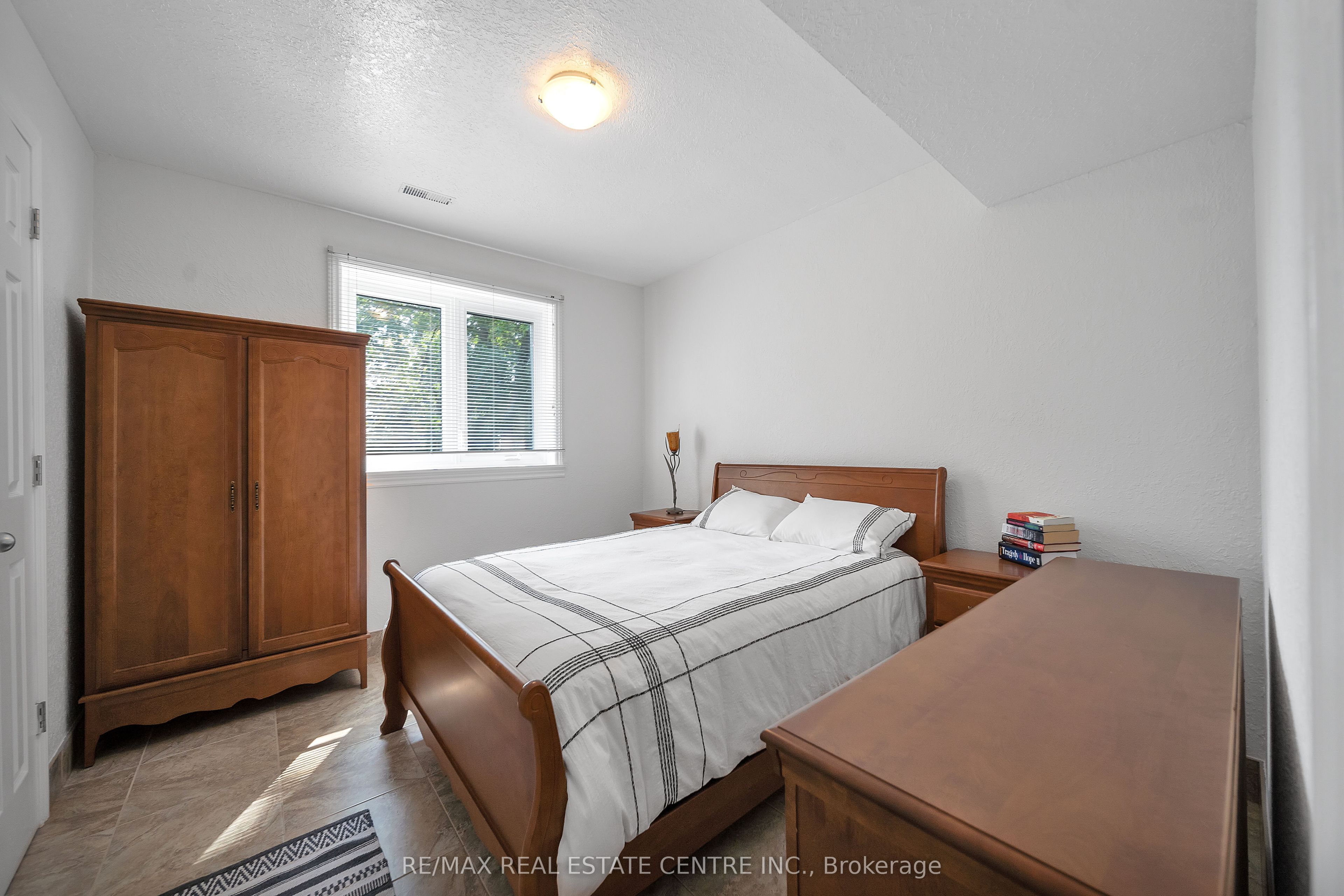 8438 9 Line Property Photo 32