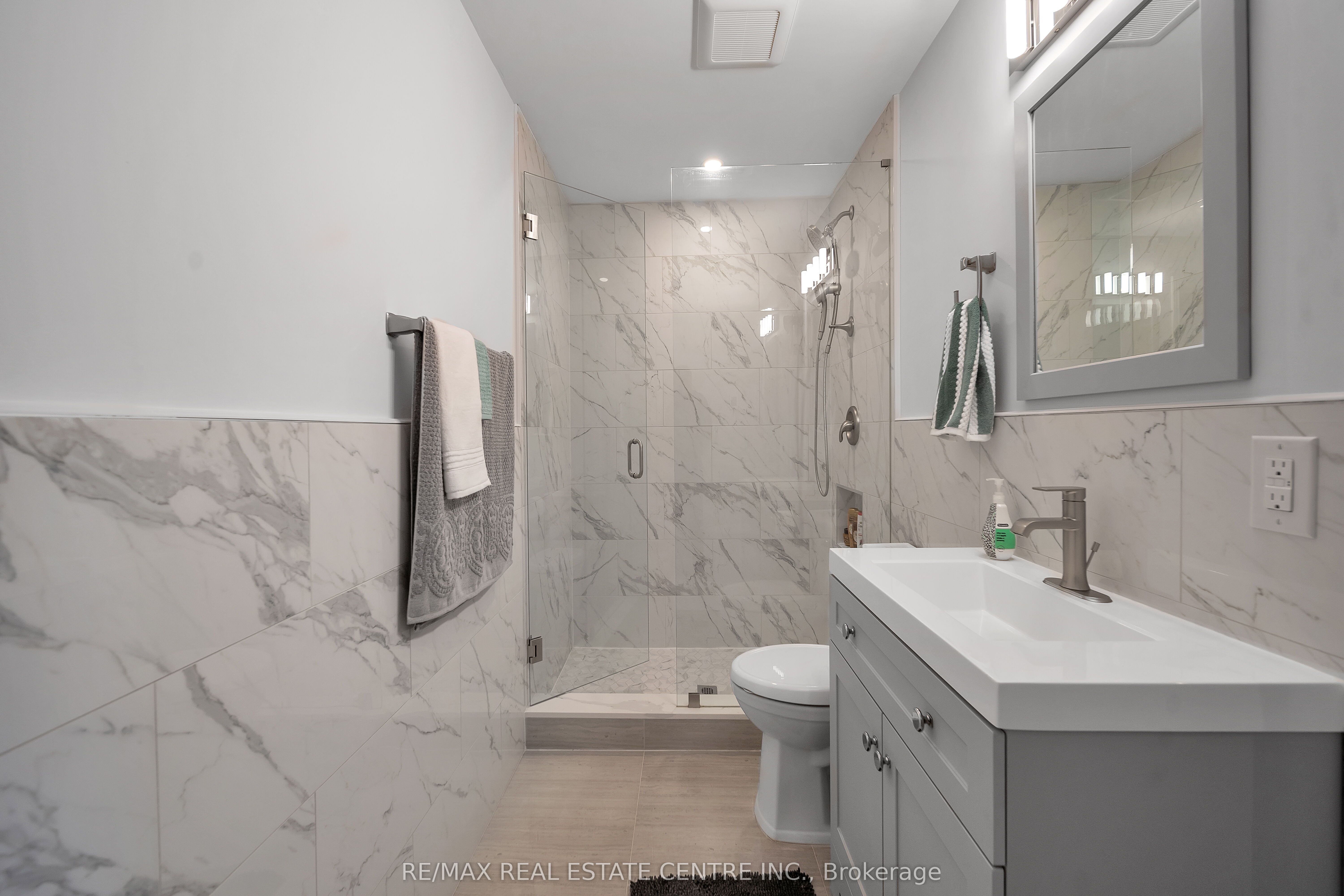 8438 9 Line Property Photo 34