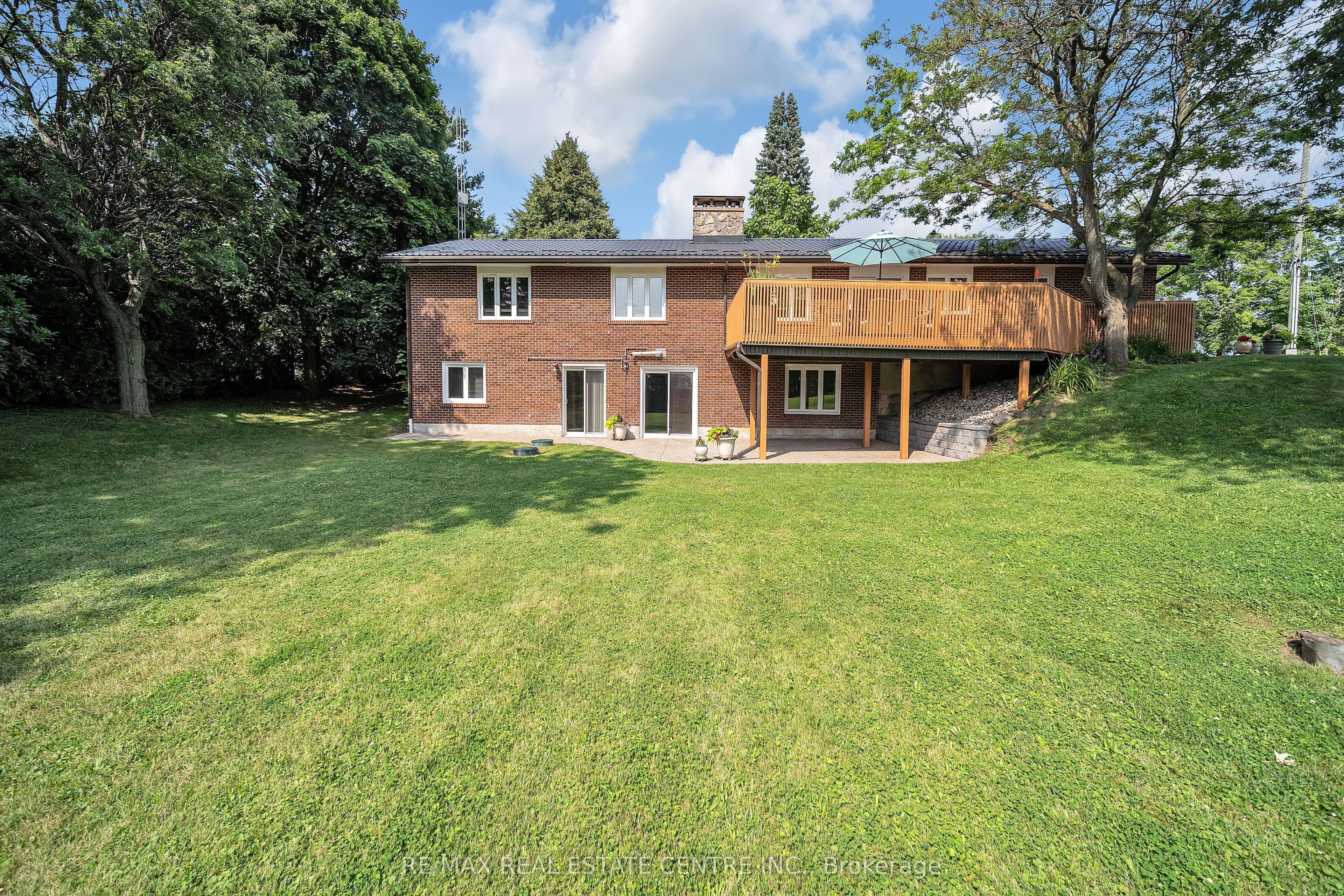 8438 9 Line Property Photo 35