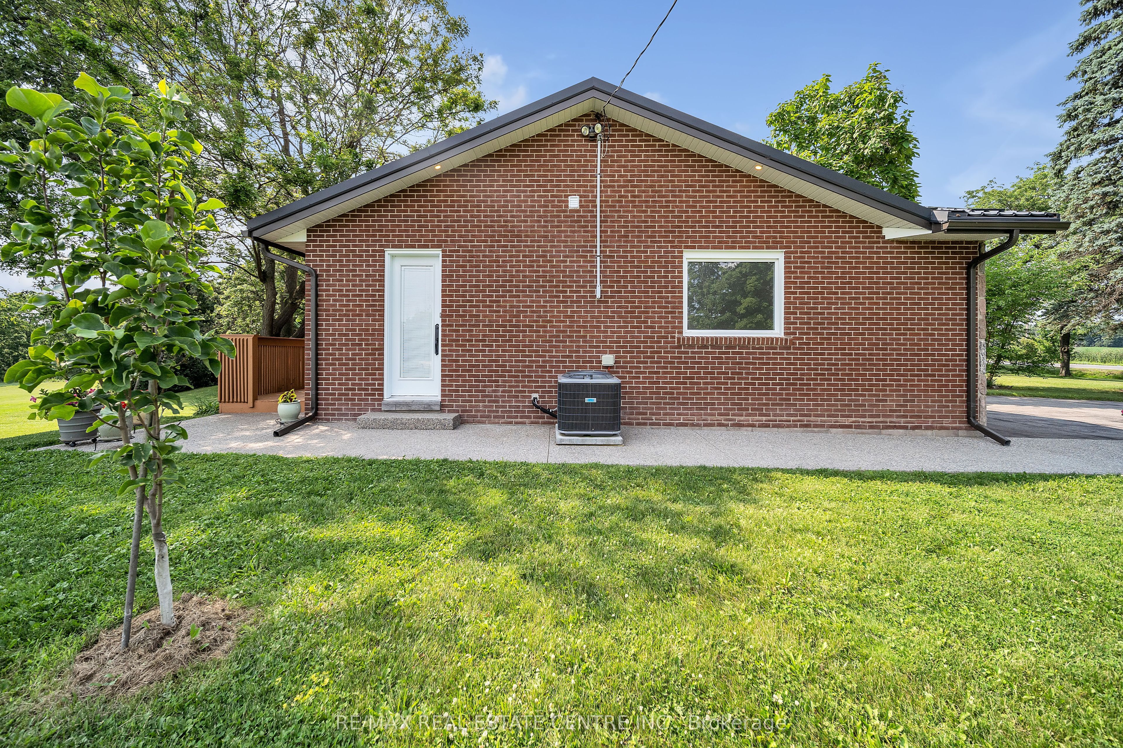 8438 9 Line Property Photo 36