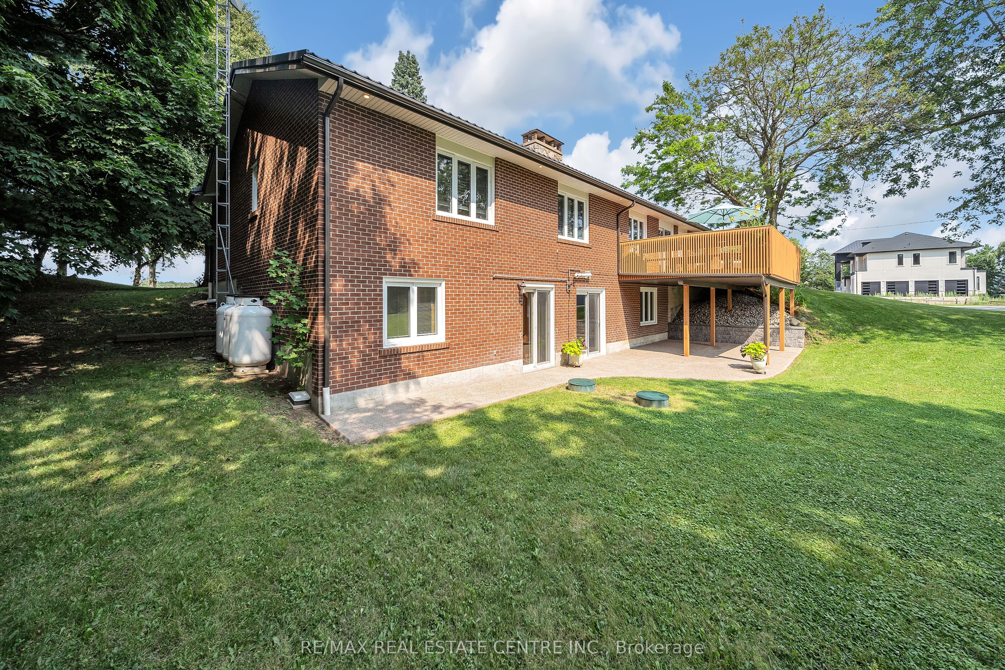 8438 9 Line Property Photo 37