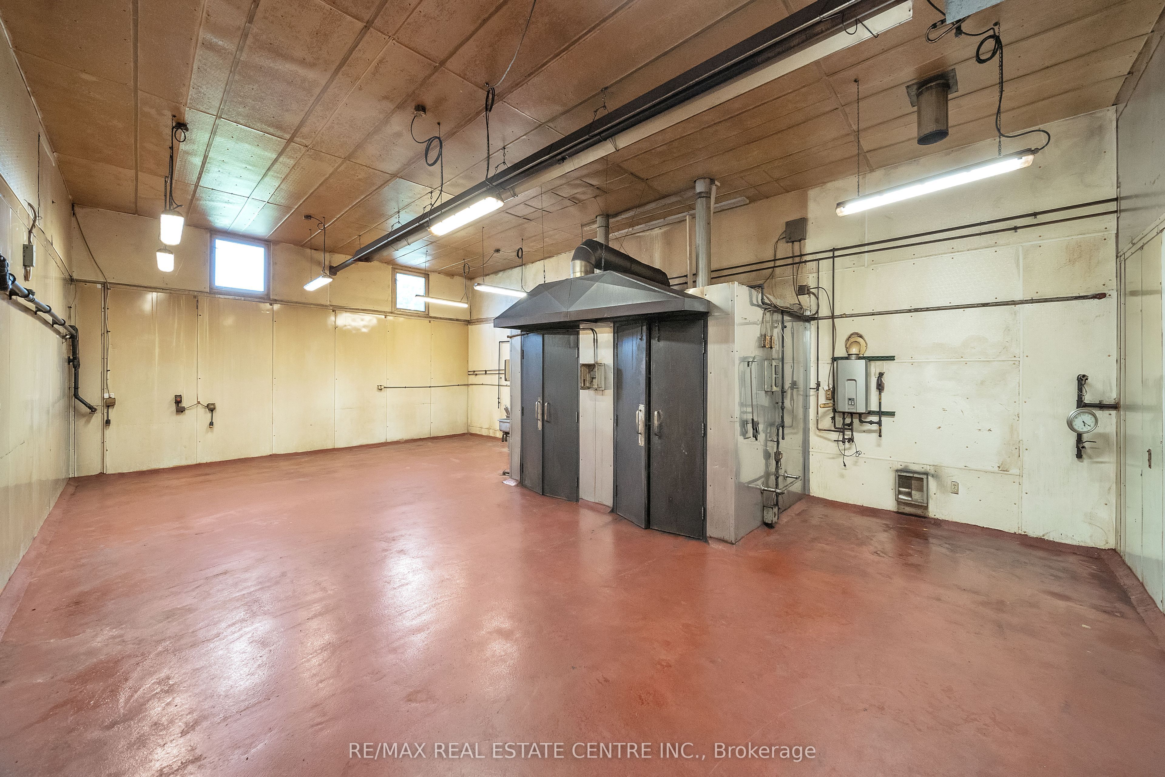 8438 9 Line Property Photo 42