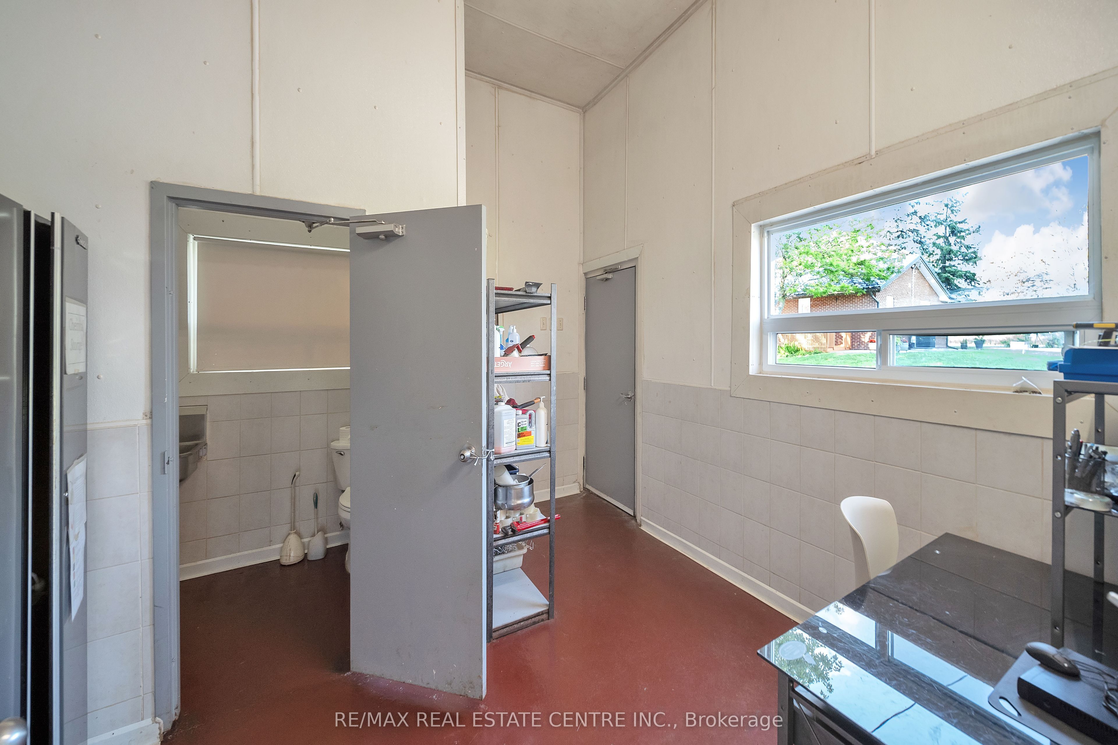 8438 9 Line Property Photo 43