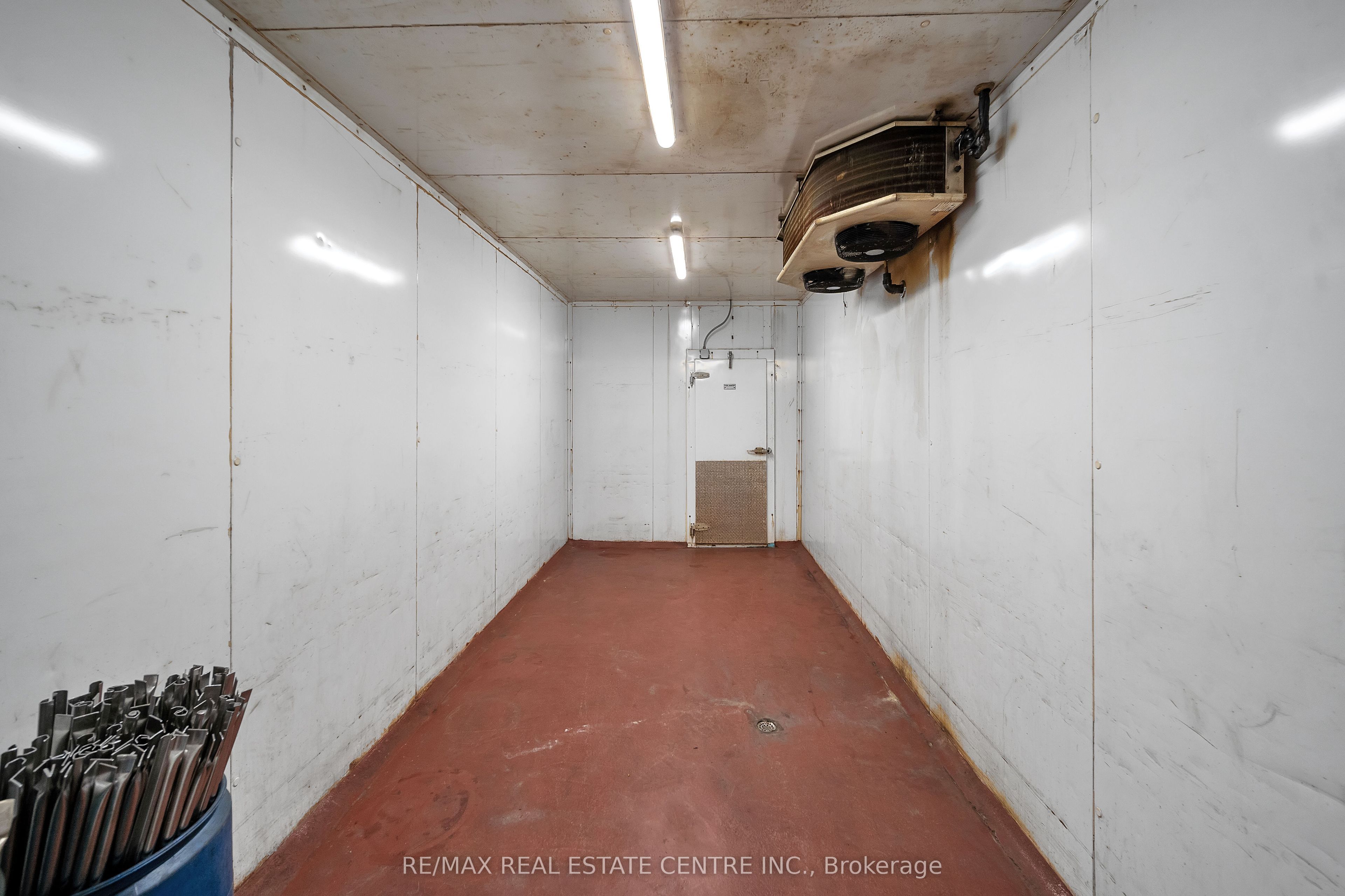 8438 9 Line Property Photo 44