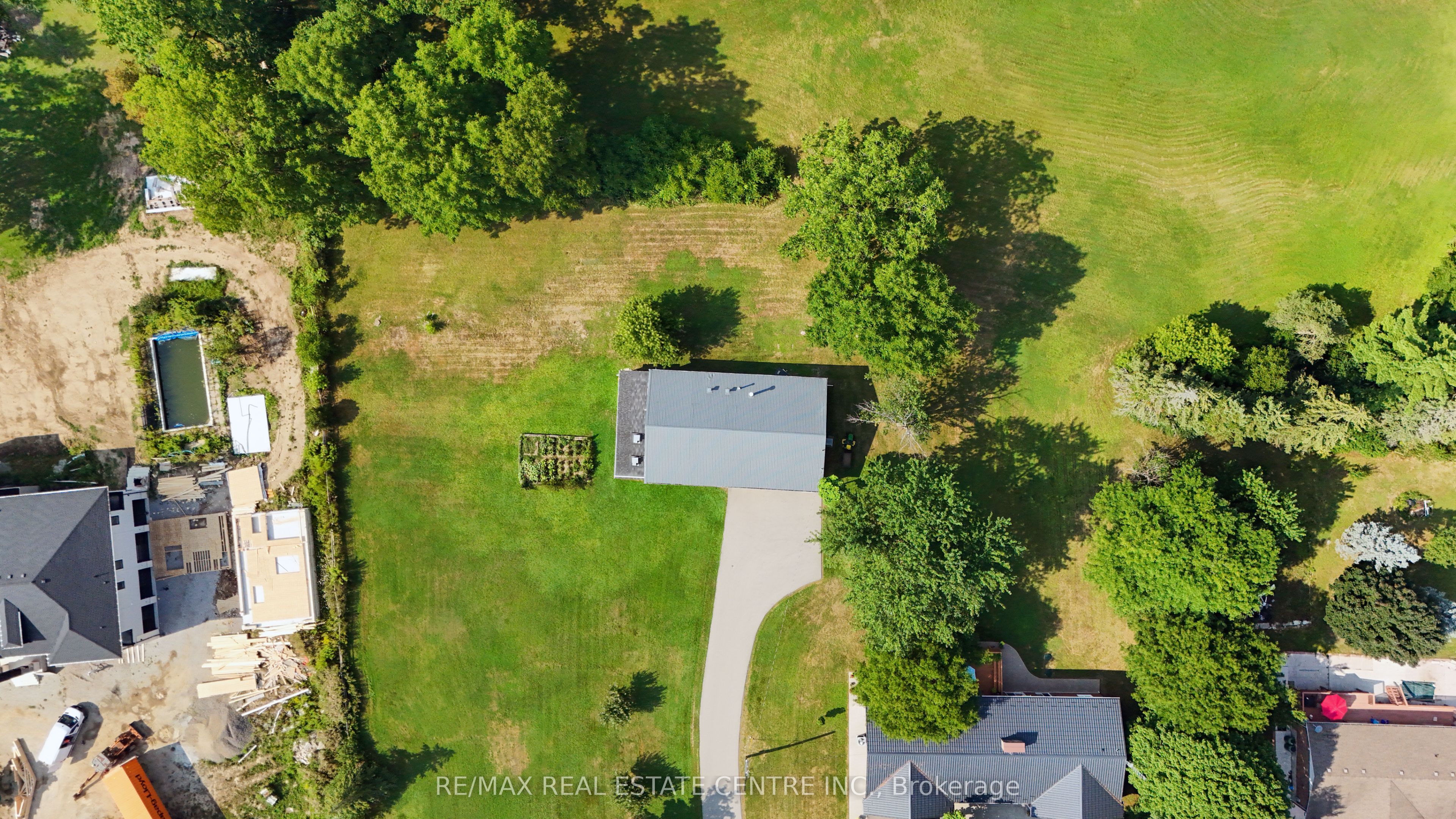 8438 9 Line Property Photo 49