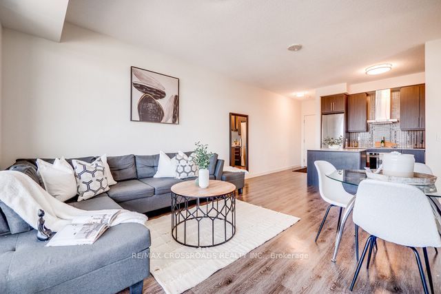 2093 Fairview St Property Photo 3