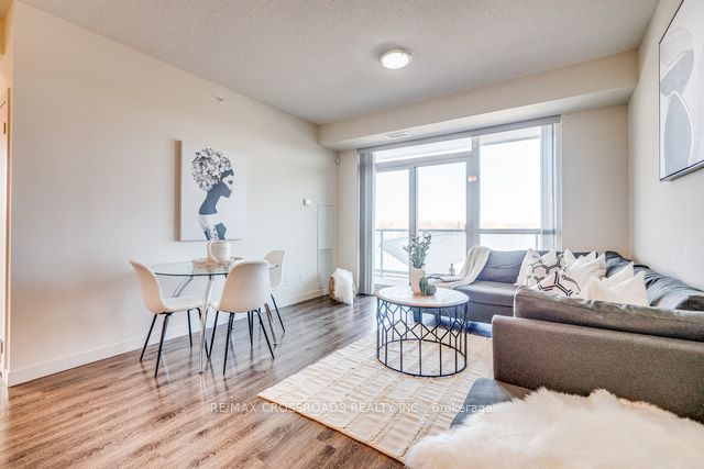 2093 Fairview St Property Photo 4