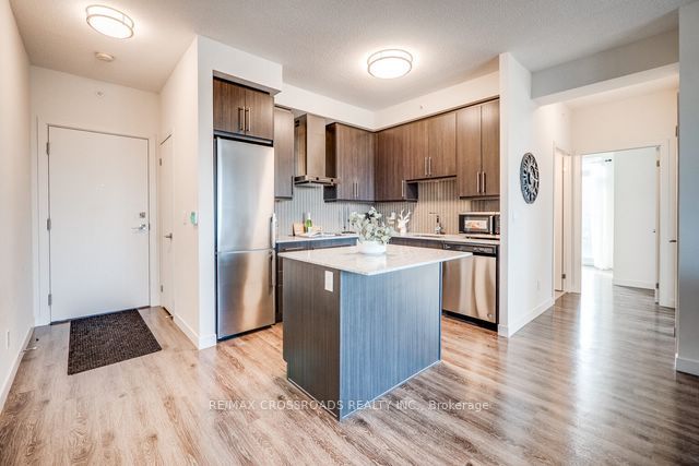 2093 Fairview St Property Photo 5