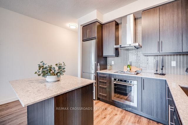 2093 Fairview St Property Photo 7