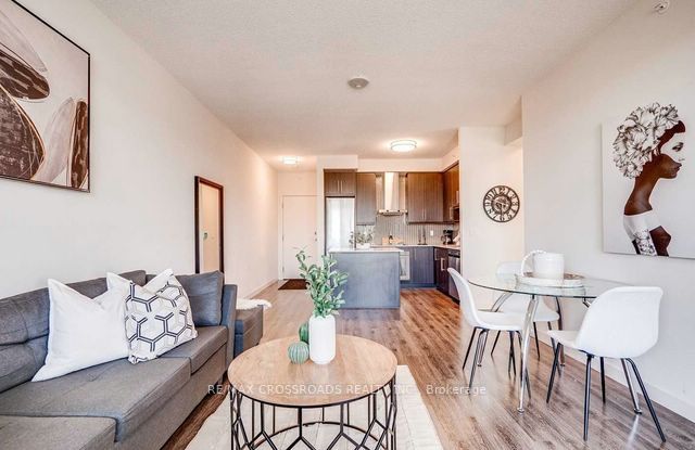 2093 Fairview St Property Photo 14