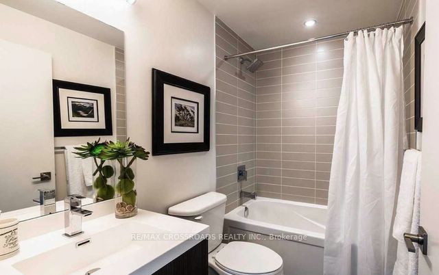 2093 Fairview St Property Photo 17