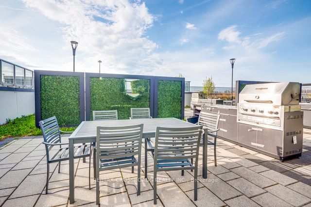 2093 Fairview St Property Photo 21