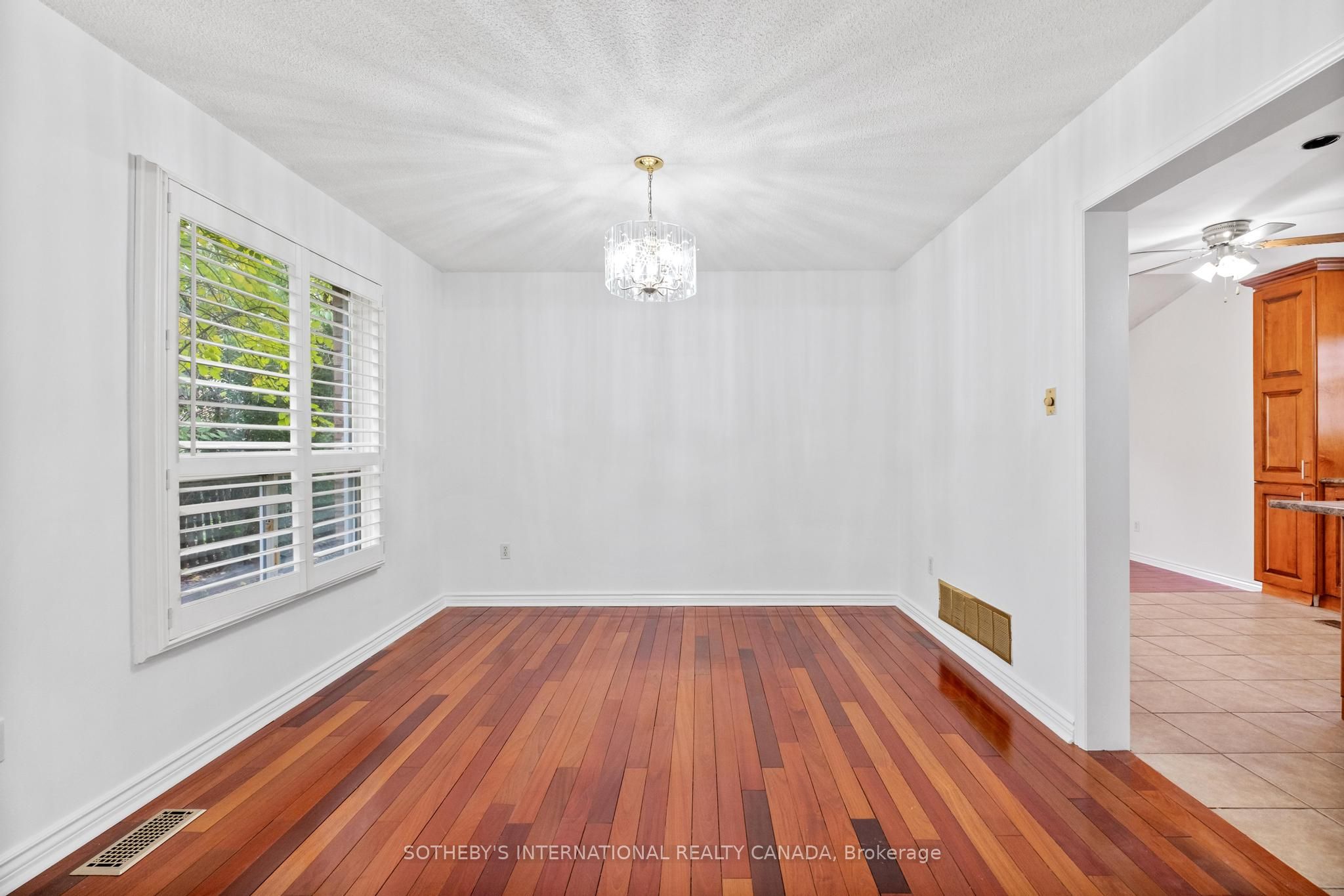 3631 Cherrington Cres Property Photo 5