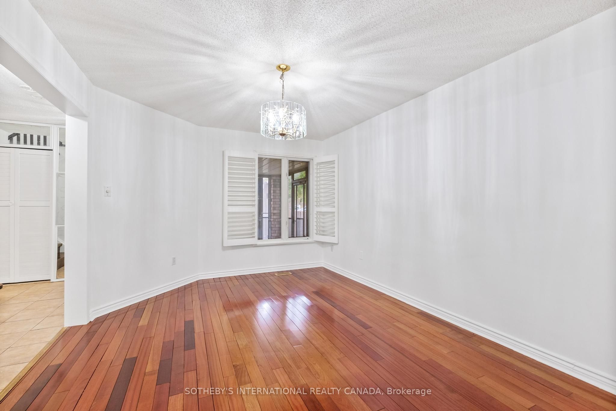 3631 Cherrington Cres Property Photo 6