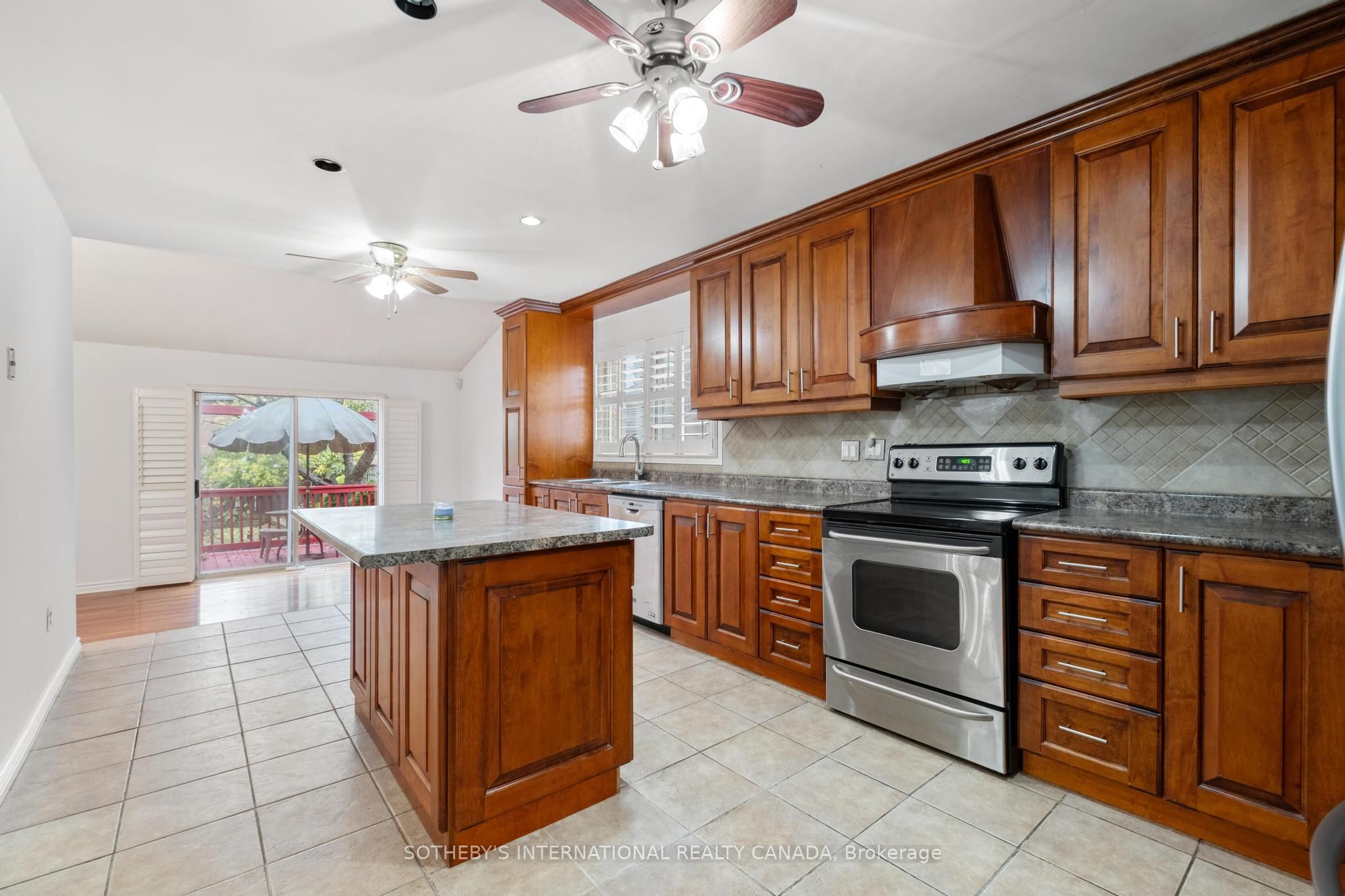 3631 Cherrington Cres Property Photo 9