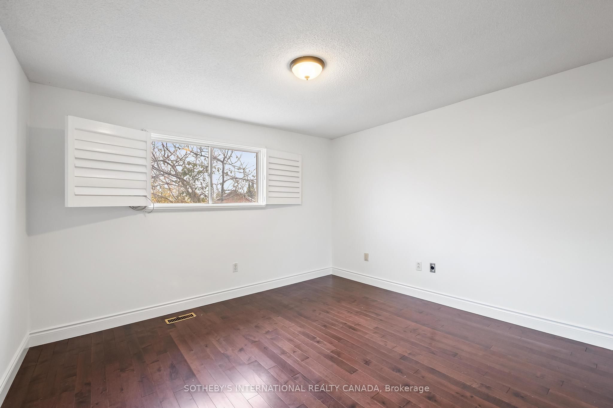 3631 Cherrington Cres Property Photo 26