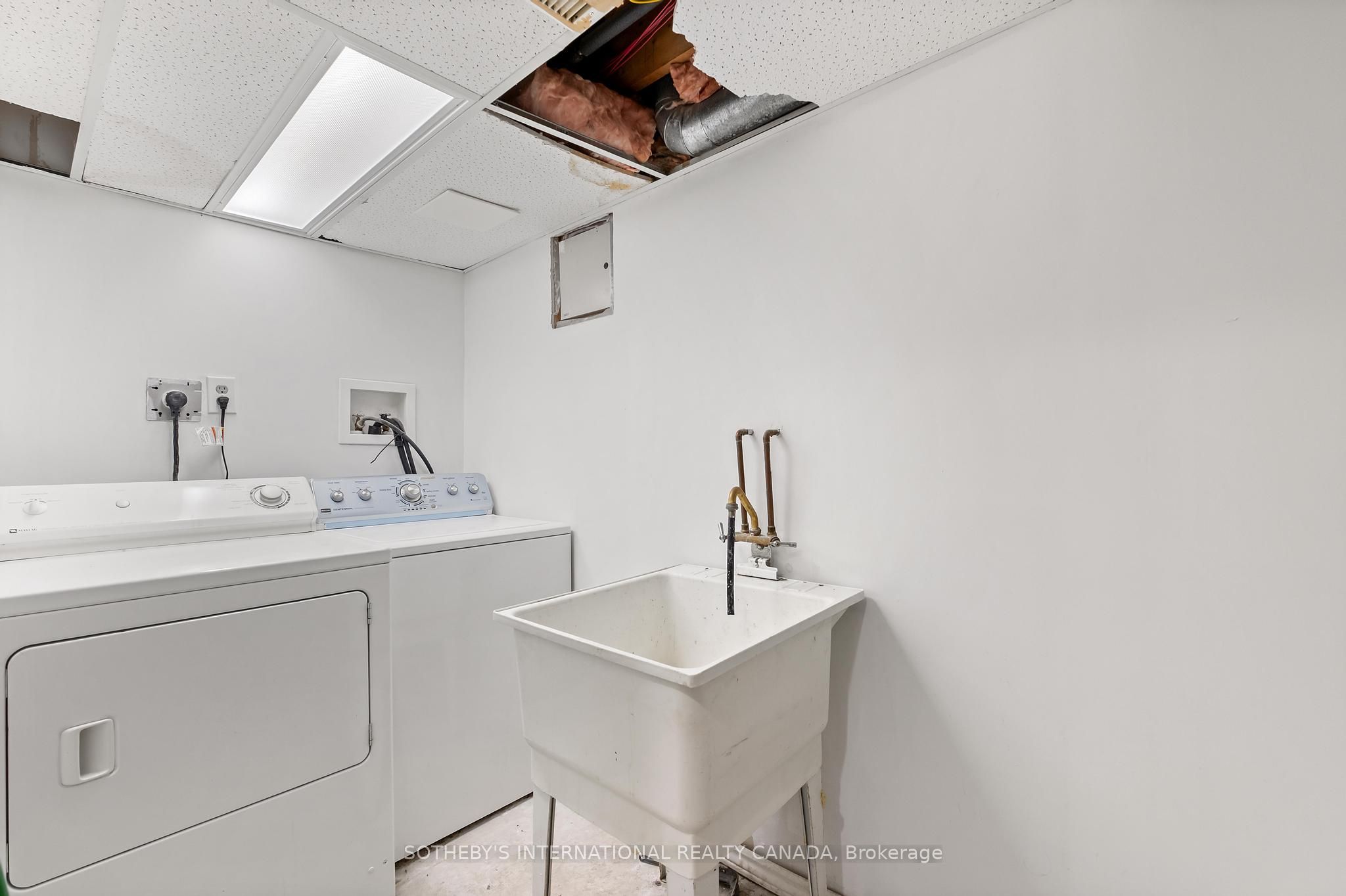 3631 Cherrington Cres Property Photo 36