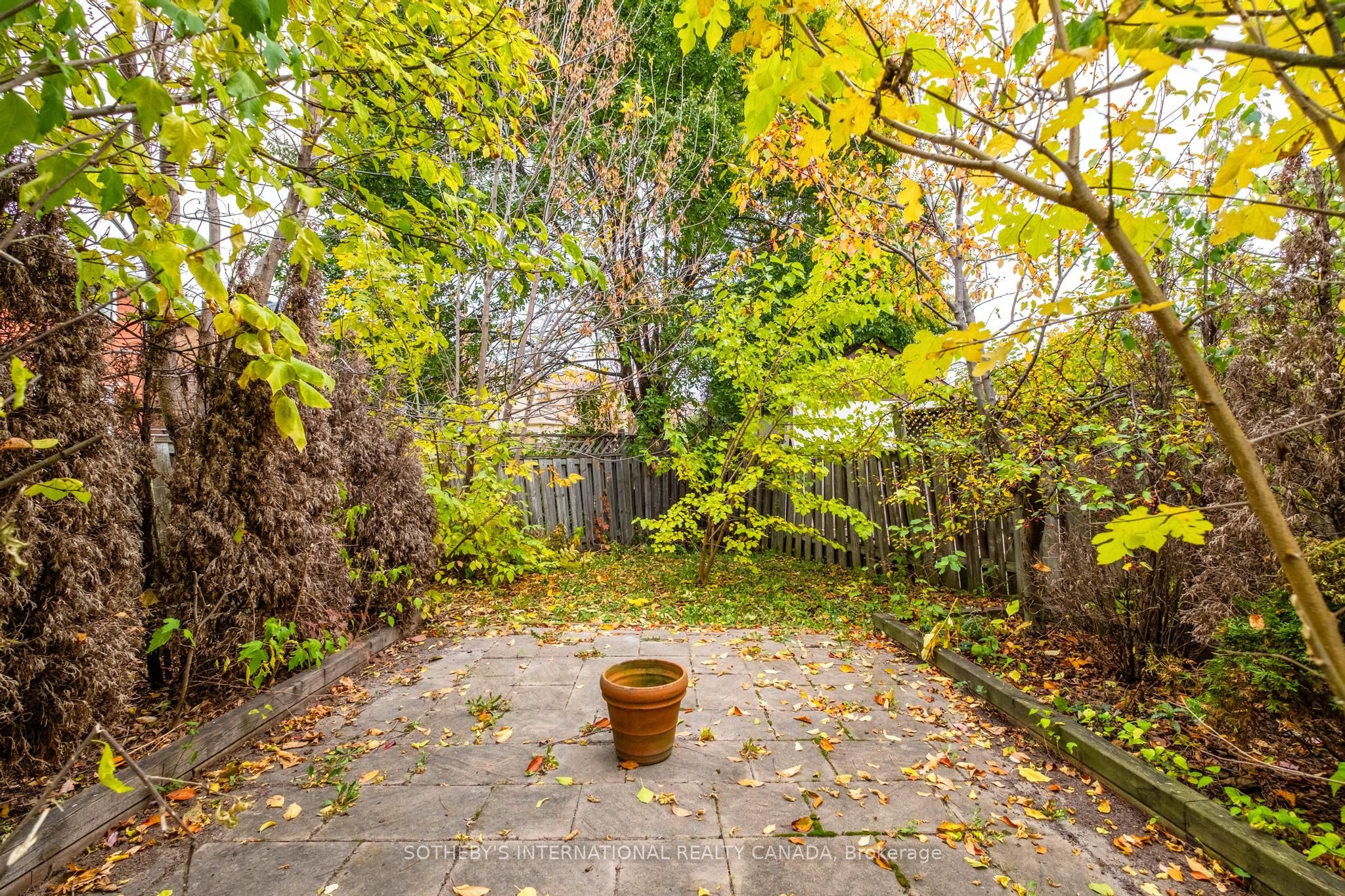 3631 Cherrington Cres Property Photo 38