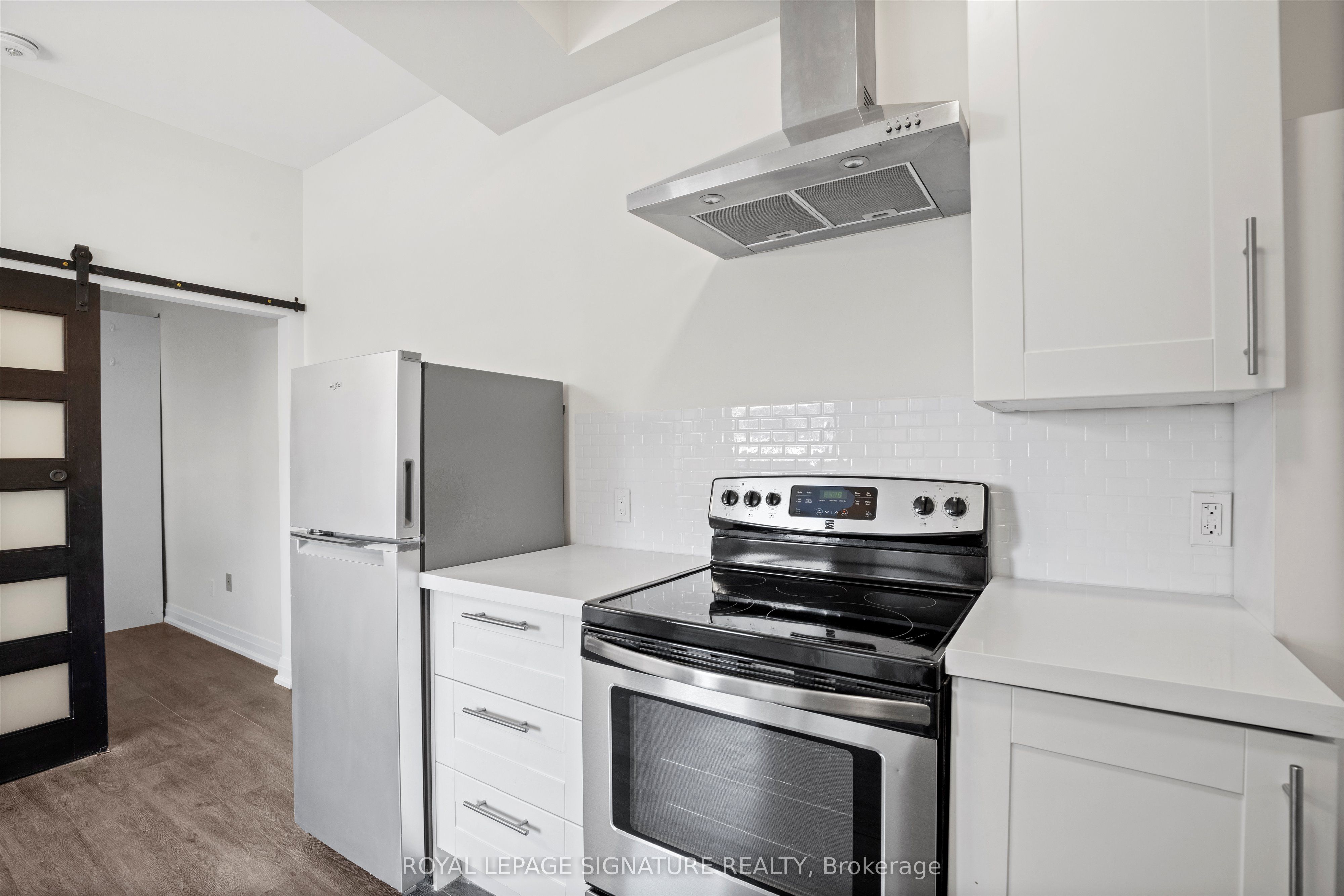 2563 Dundas Street W 4 Property Photo 6