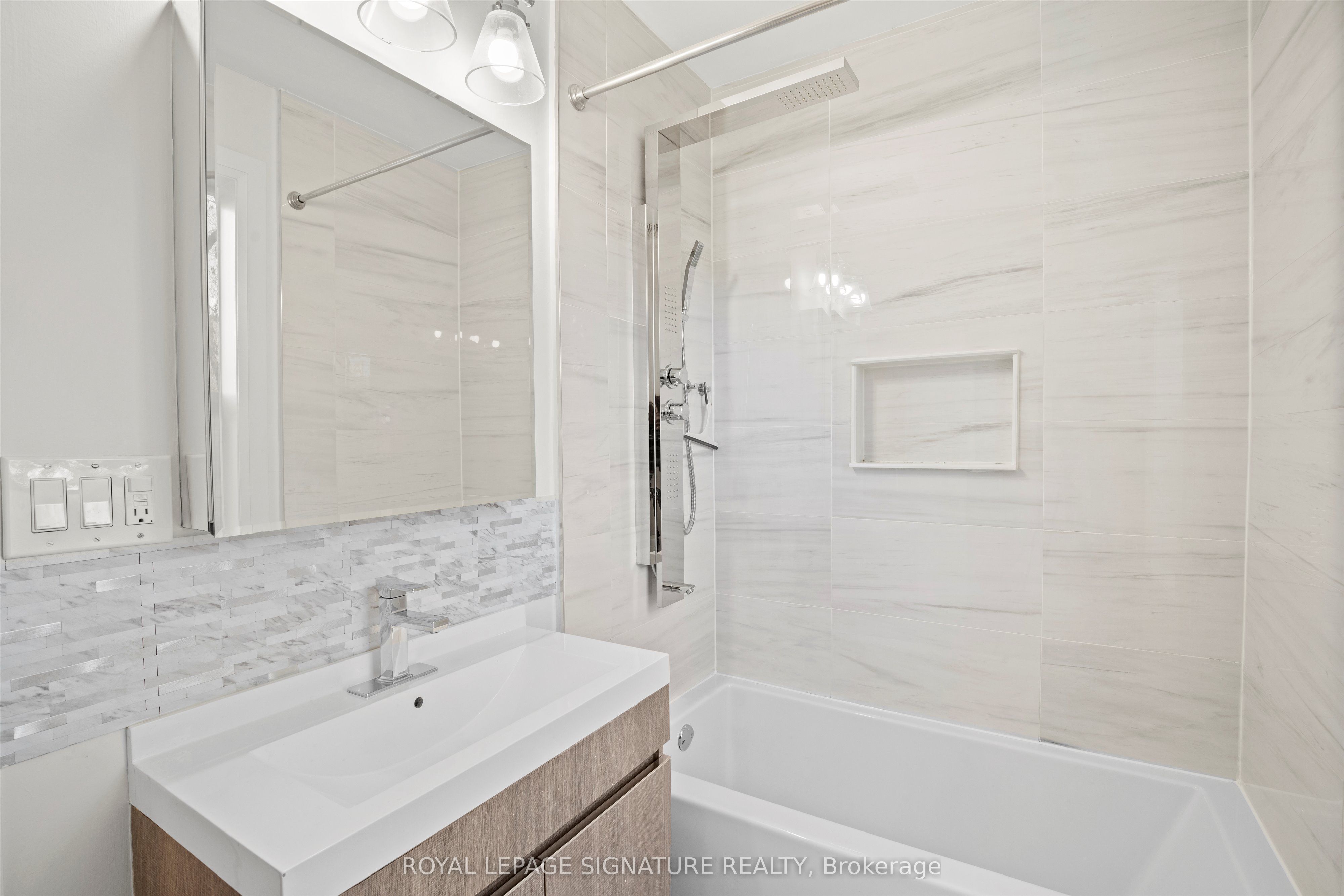 2563 Dundas Street W 4 Property Photo 9