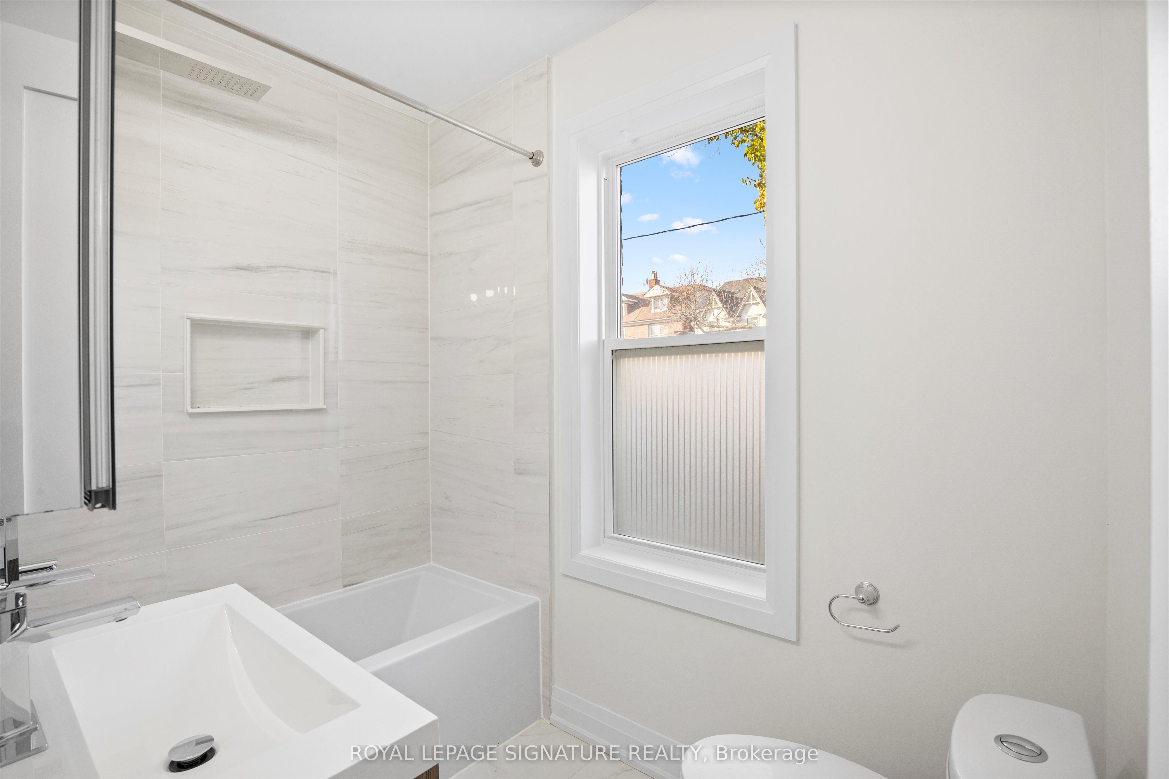 2563 Dundas Street W 4 Property Photo 10