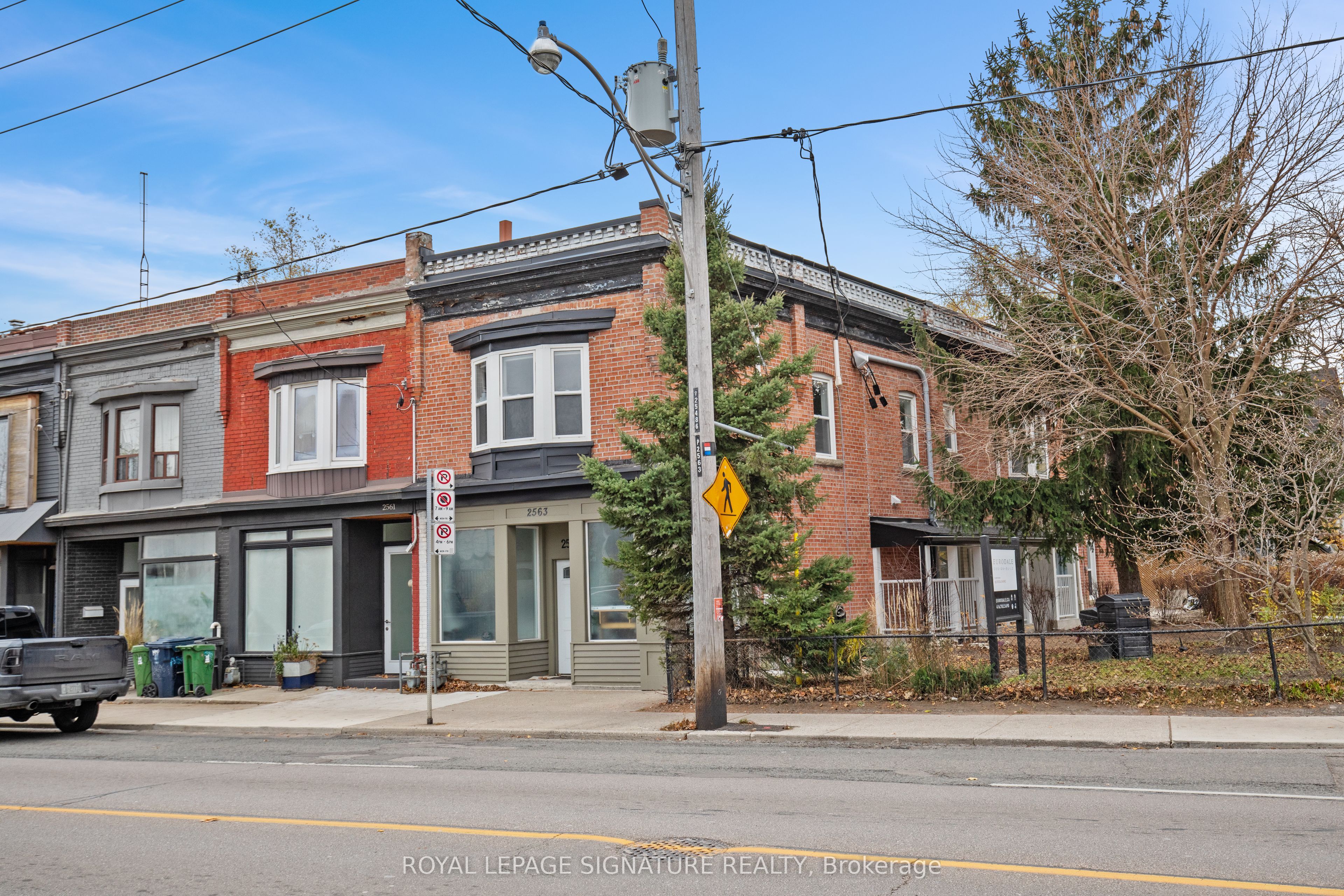 2563 Dundas Street W 4 Property Photo 11