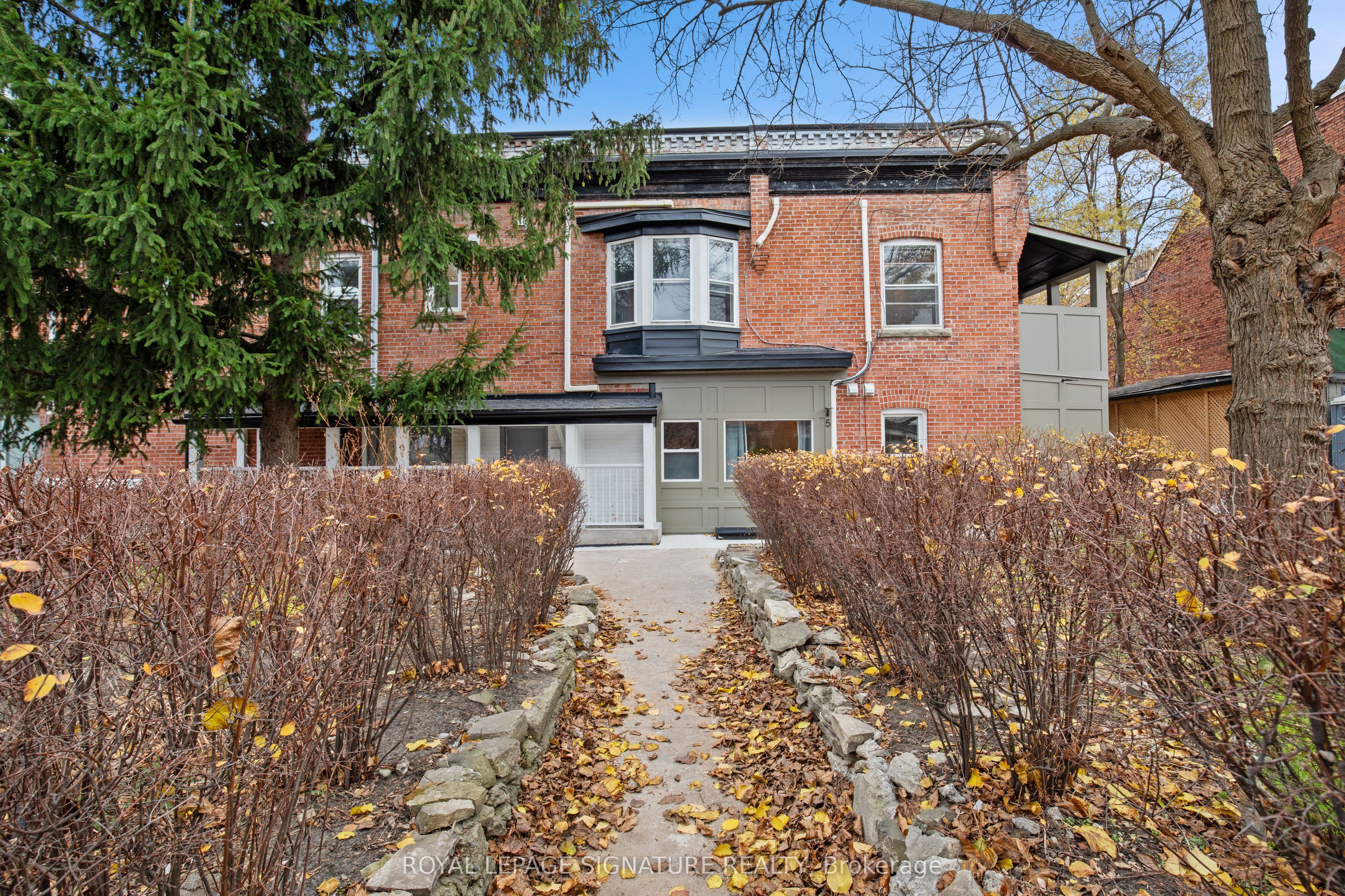 2563 Dundas Street W 4 Property Photo 13