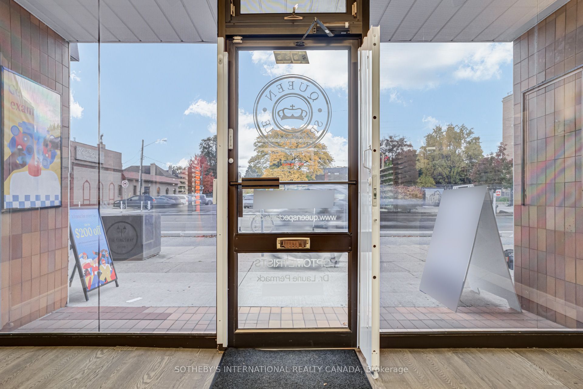 3000 Bloor Street W Property Photo 8