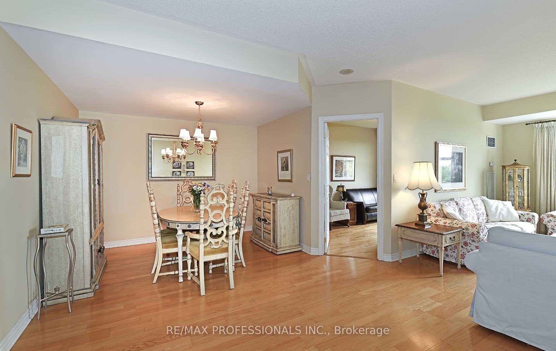 3085 Bloor Street W 504 Property Photo 6