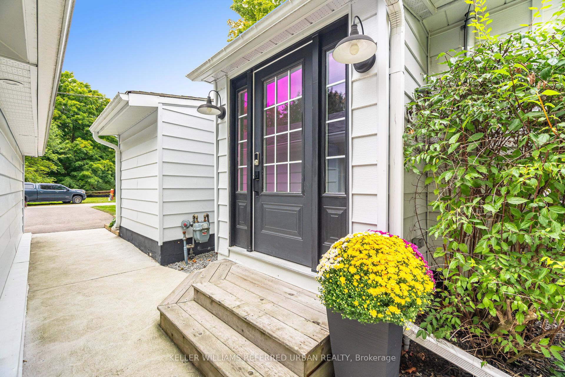 7067 Old Mill Ln Property Photo 2