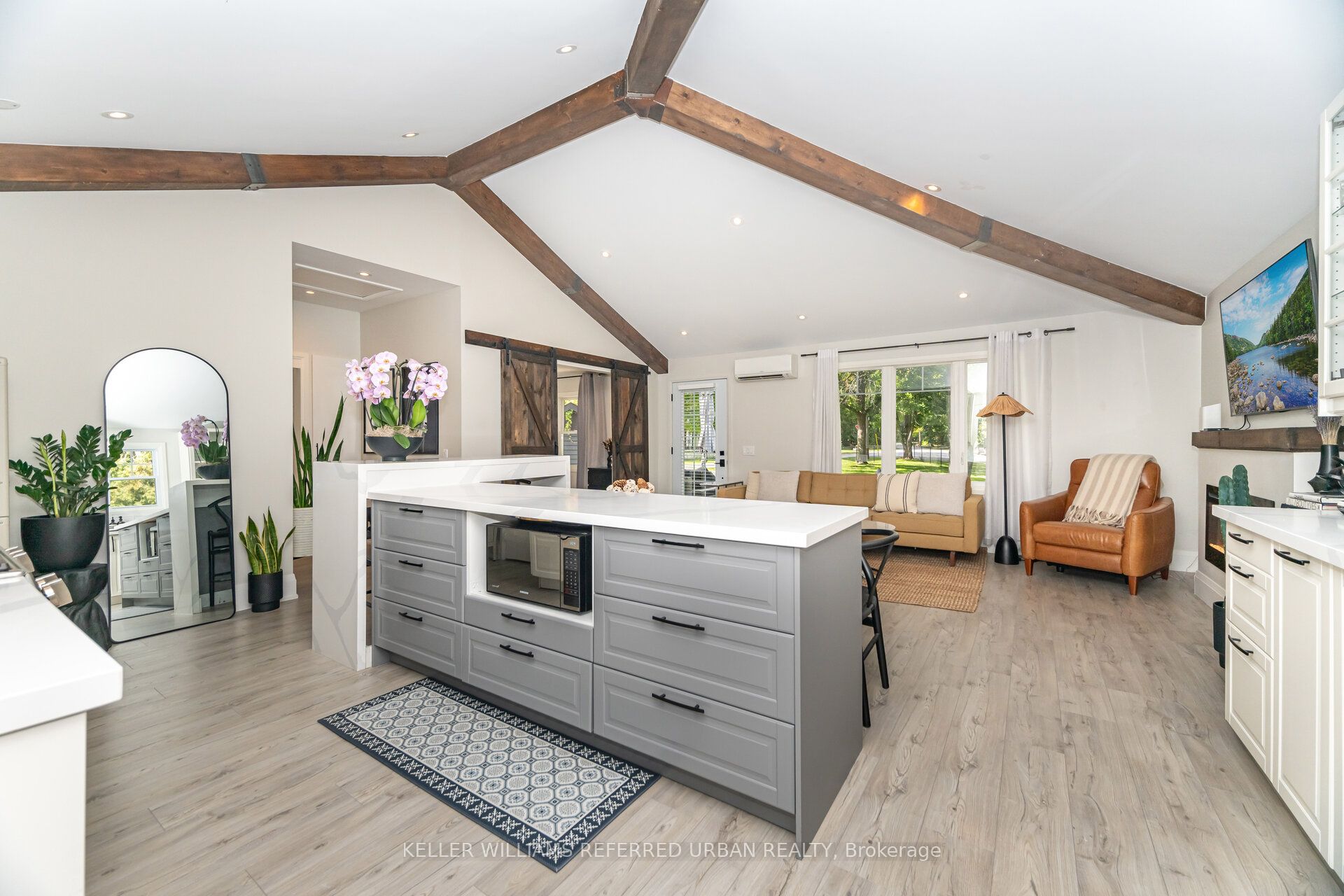 7067 Old Mill Ln Property Photo 4