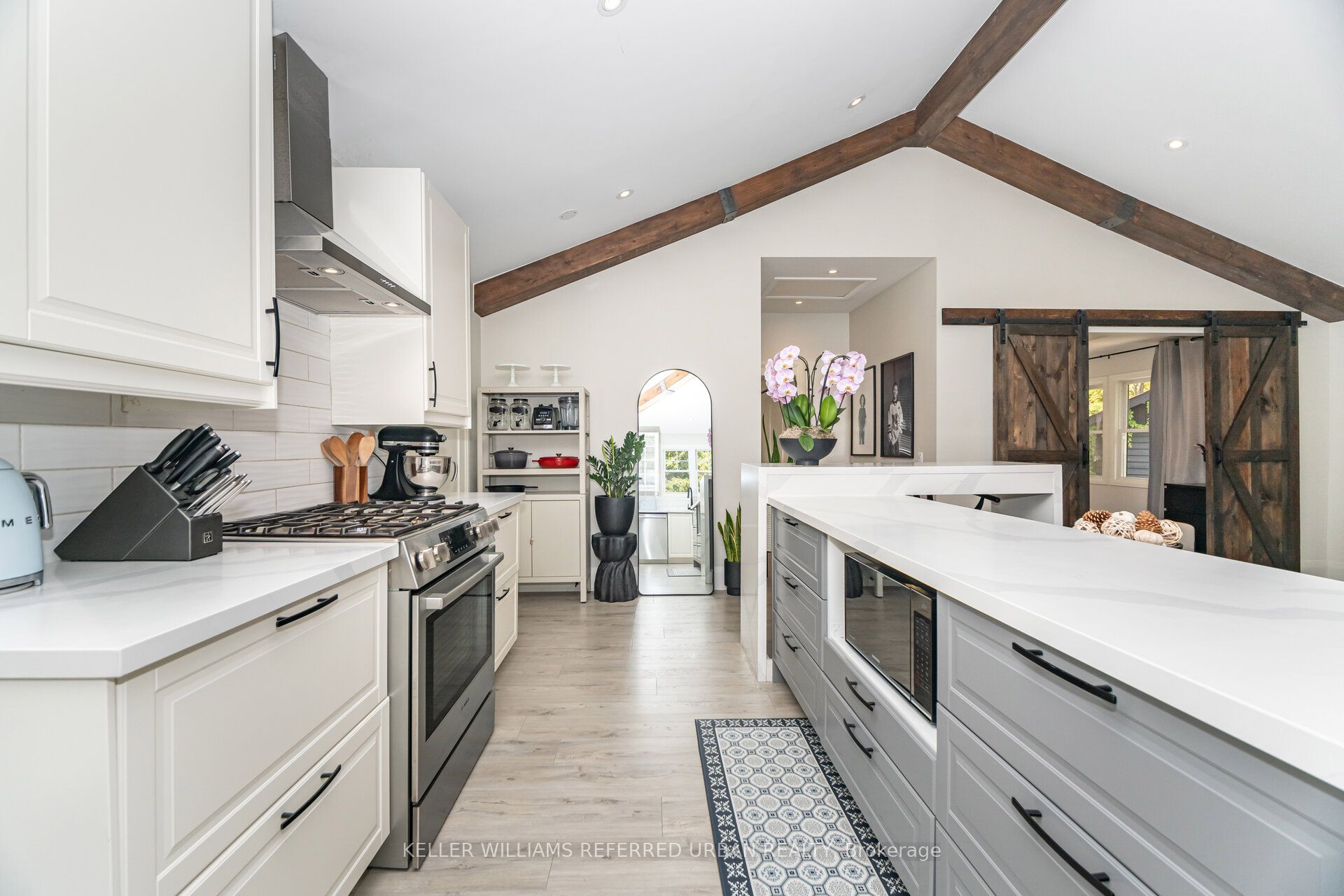 7067 Old Mill Ln Property Photo 5