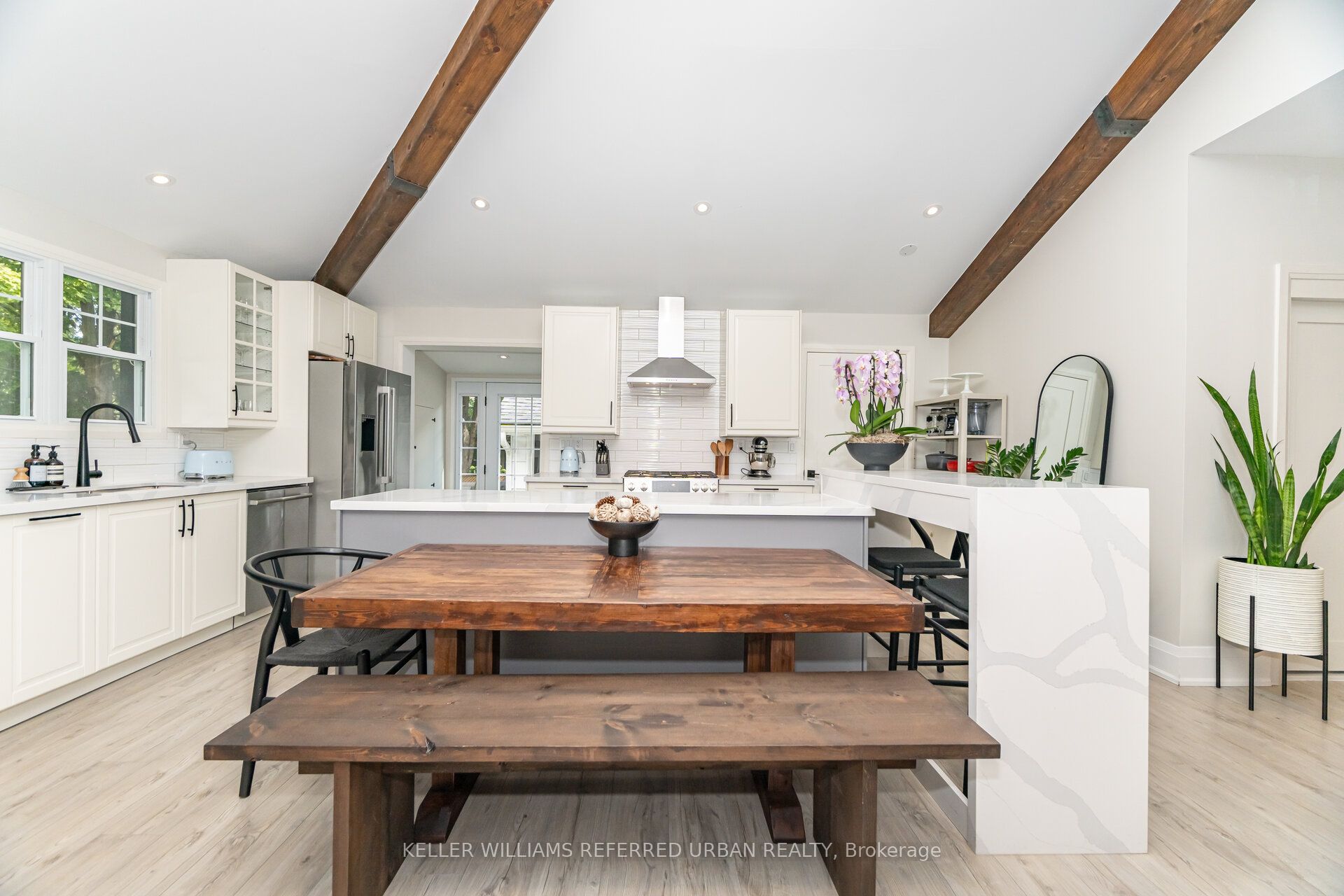 7067 Old Mill Ln Property Photo 9