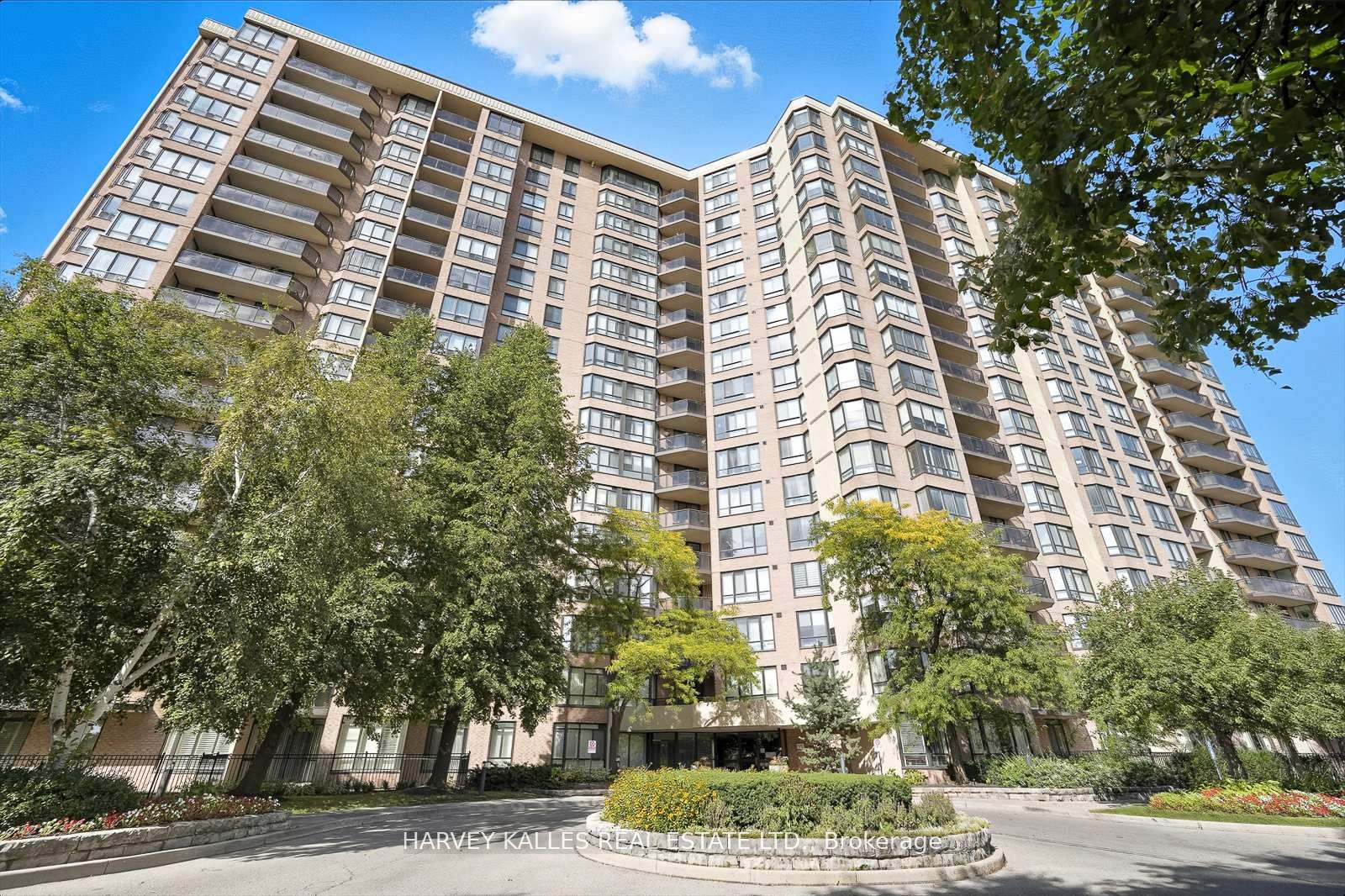 20 Cherrytree Drive 812 Property Photo 1