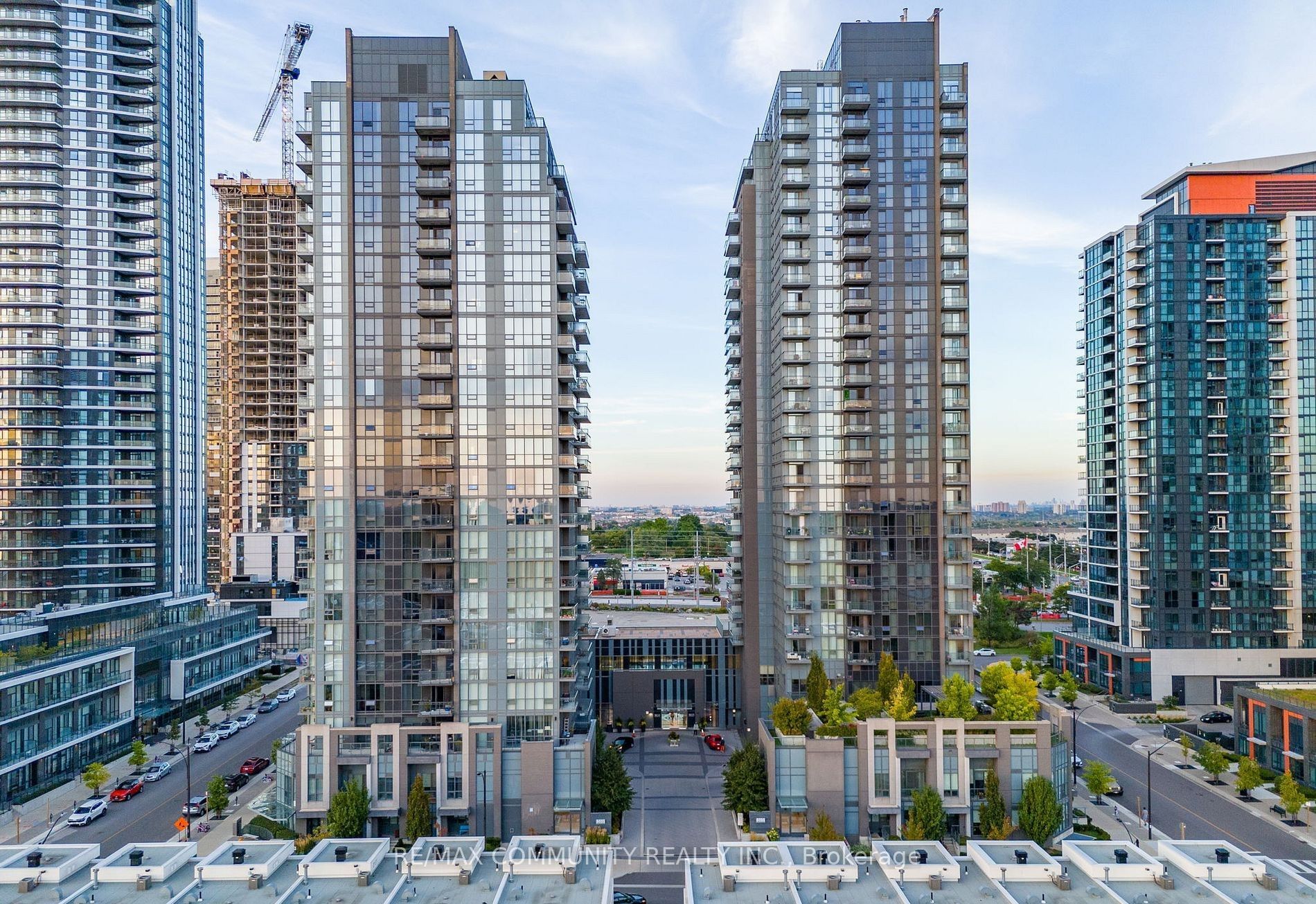 5033 4 Springs Ave Property Photo 1