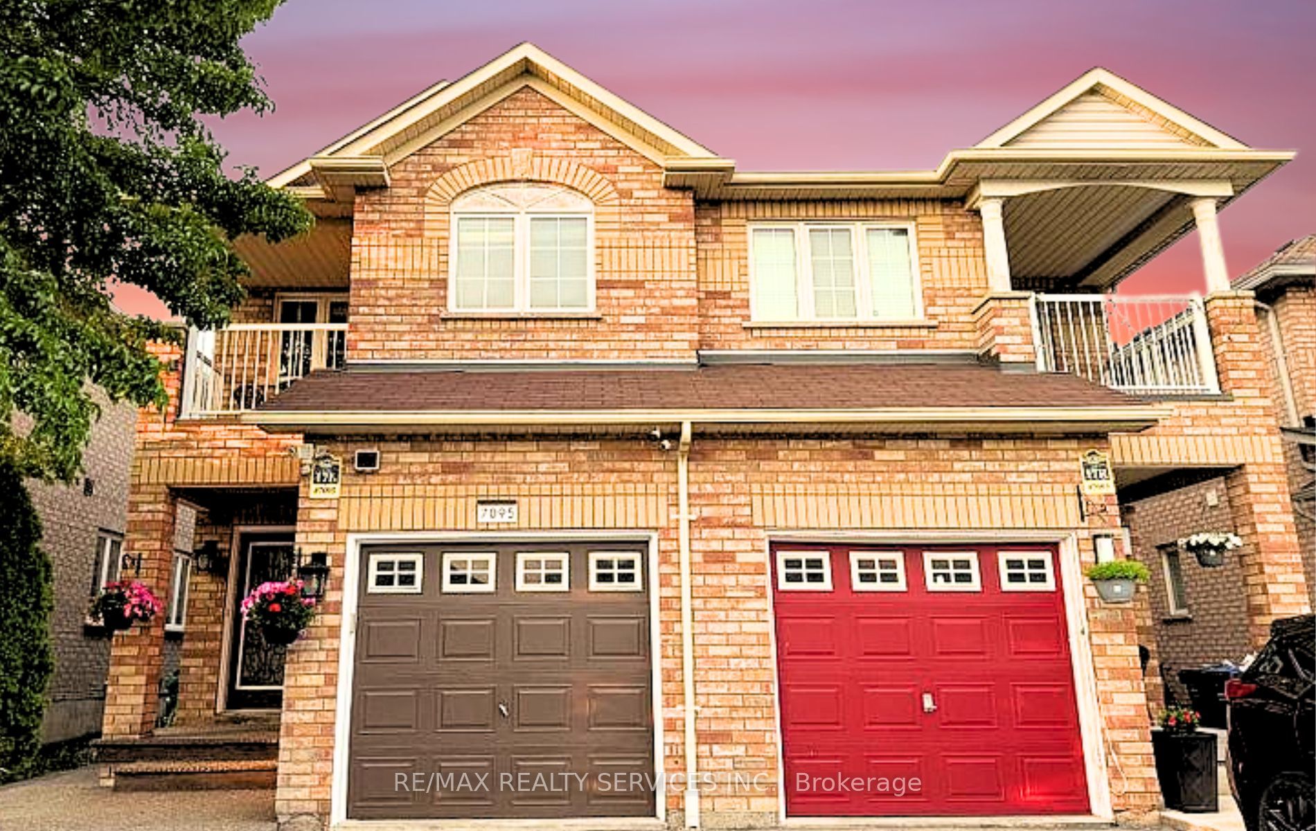 7095 Village Walk Property Photo 1