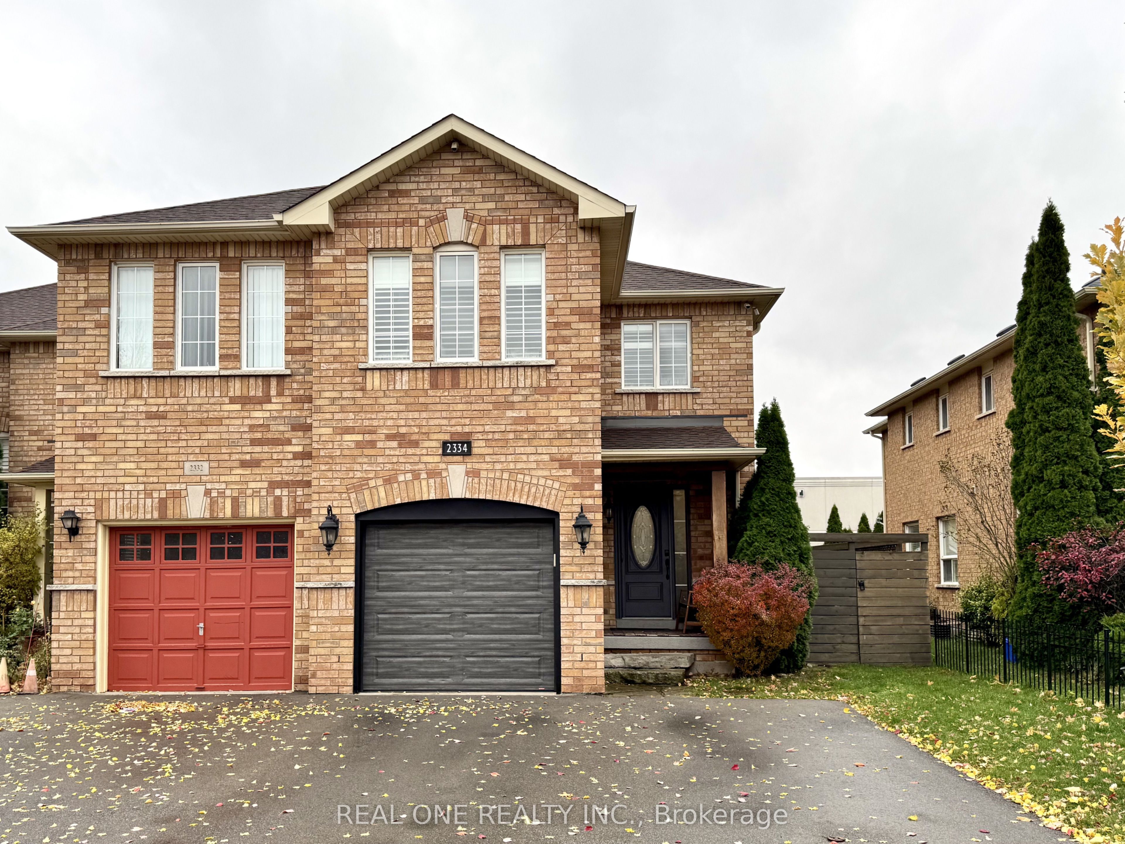 2334 Newcastle Cres Property Photo 1