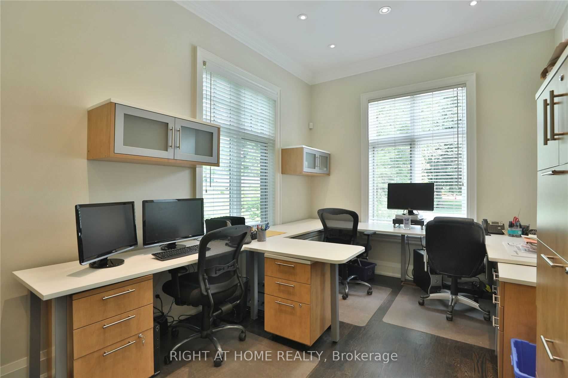 1440 Hurontario Street Property Photo 9