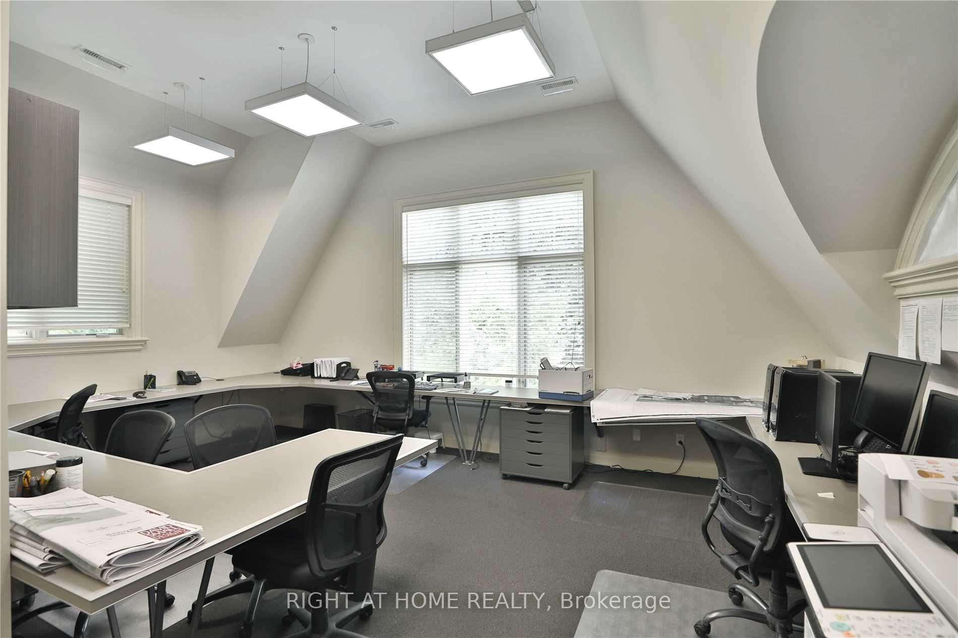 1440 Hurontario Street Property Photo 14