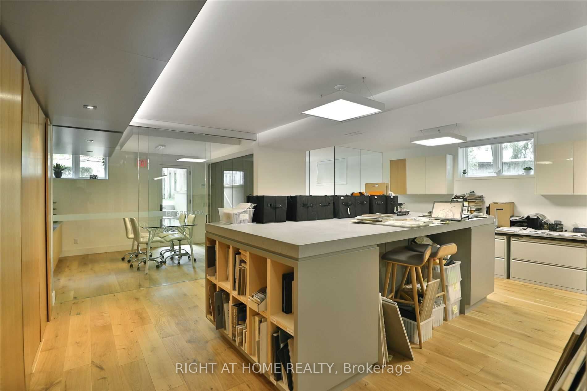 1440 Hurontario Street Property Photo 16