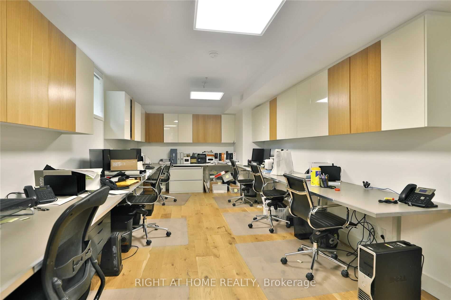 1440 Hurontario Street Property Photo 17