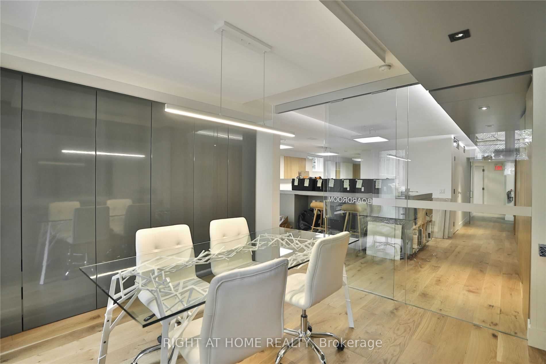 1440 Hurontario Street Property Photo 18