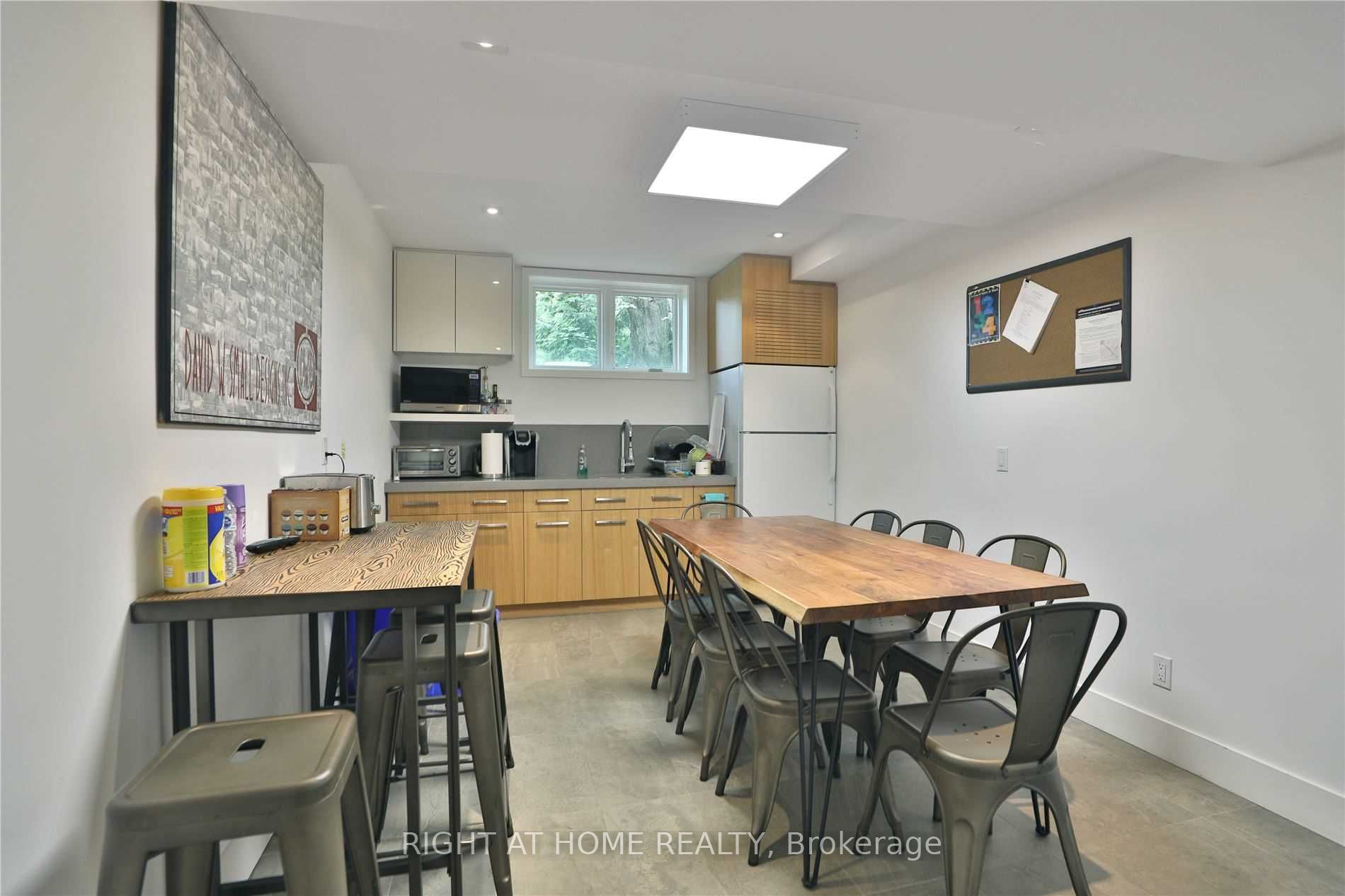 1440 Hurontario Street Property Photo 19