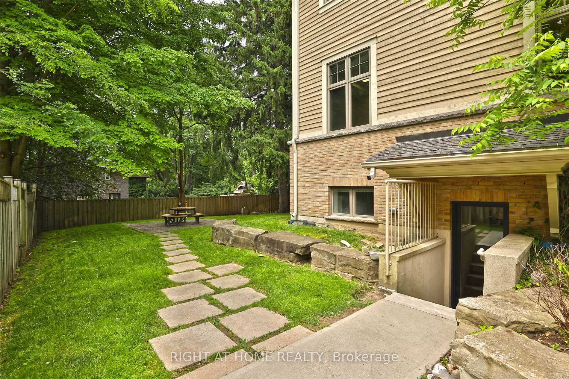 1440 Hurontario Street Property Photo 21