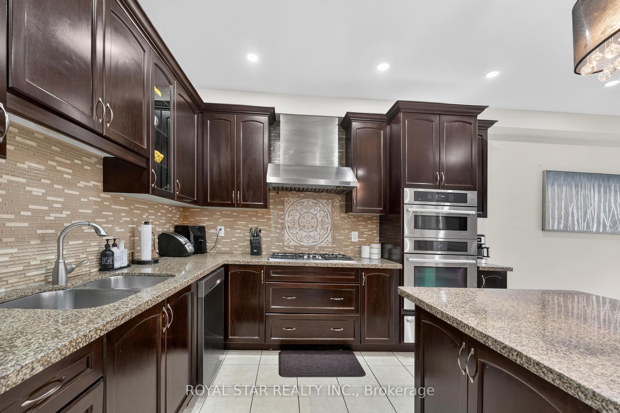 61 Aldersgate Drive Property Photo 17