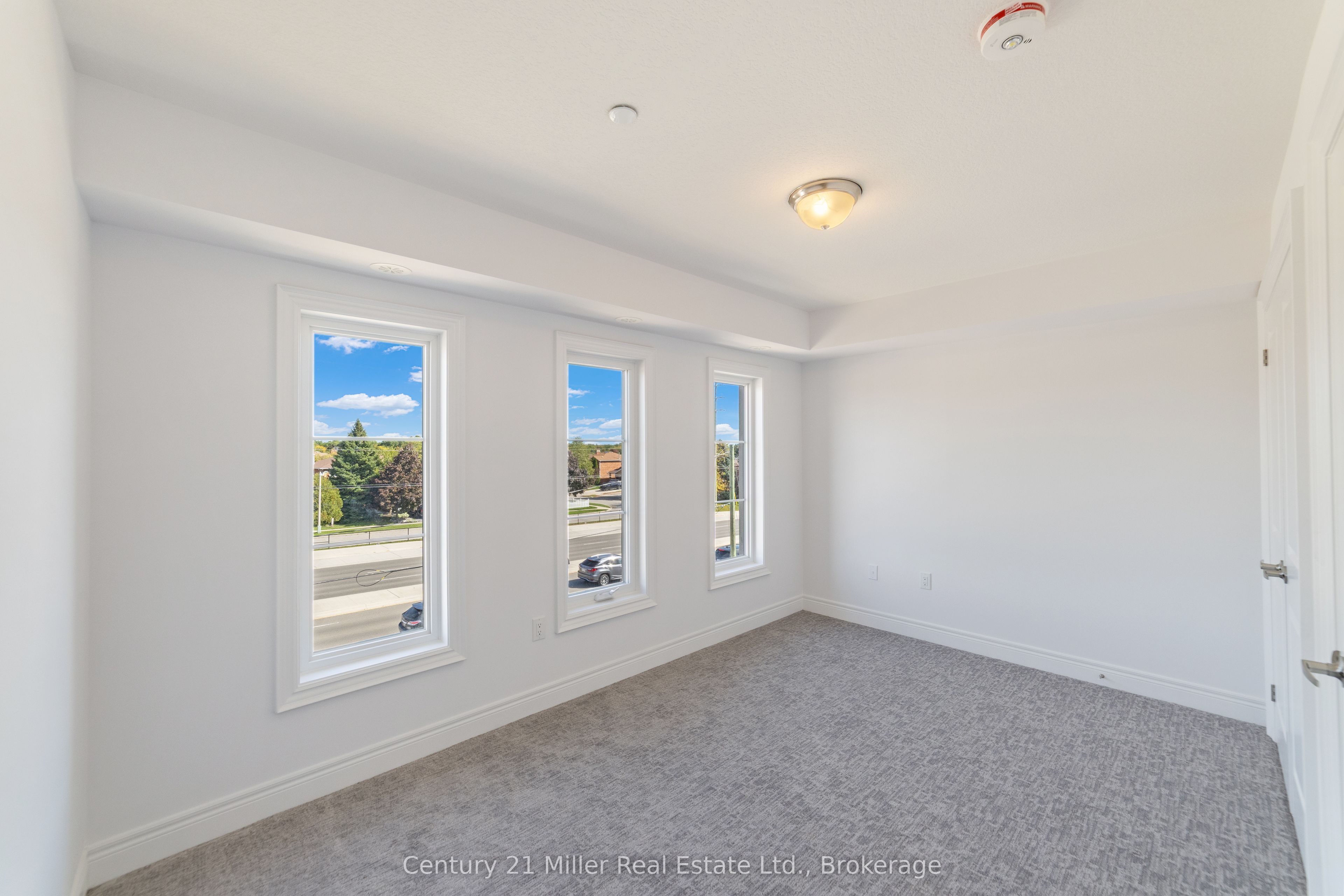 2140 Trafalgar Road 43 Property Photo 16