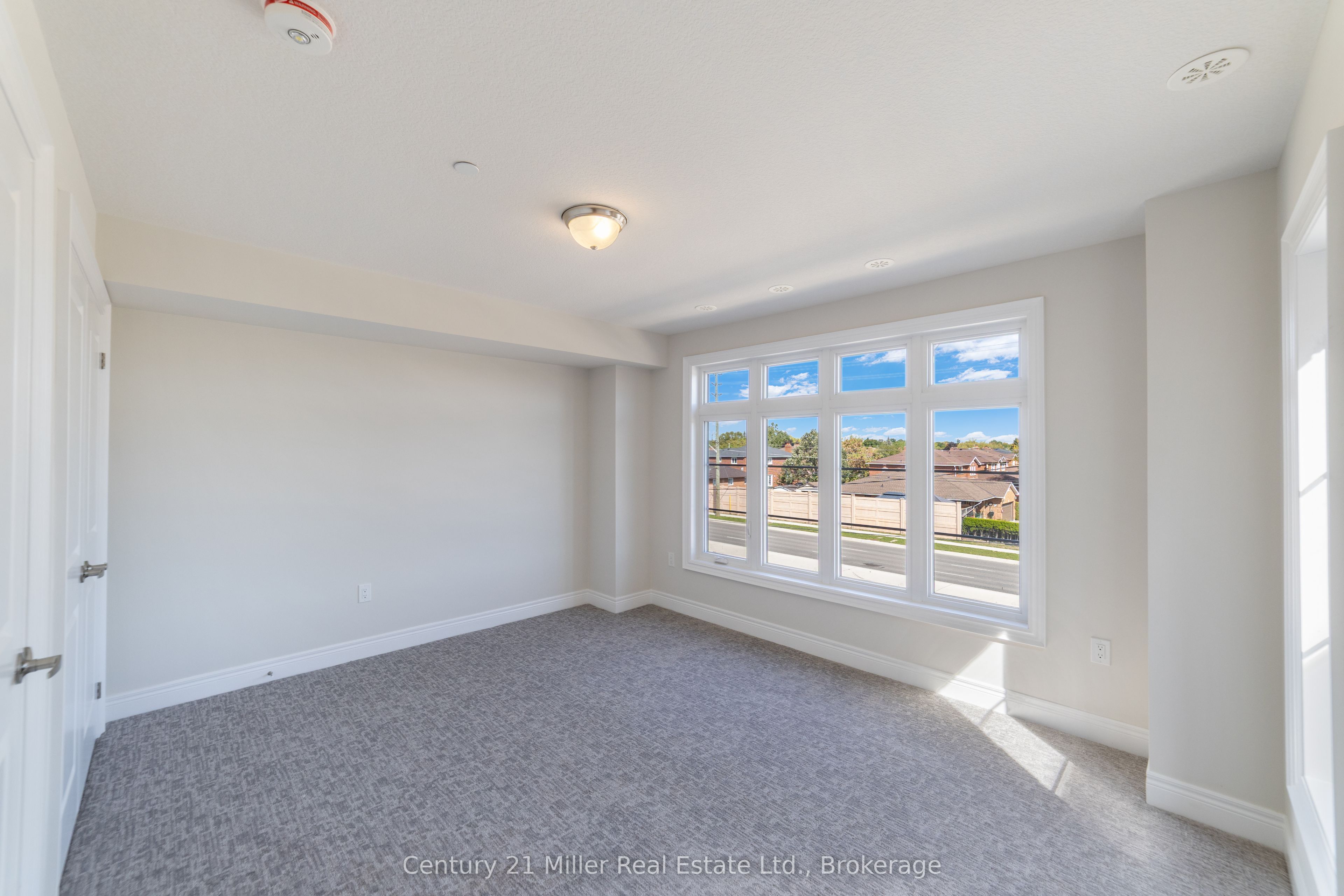 2140 Trafalgar Road 43 Property Photo 29
